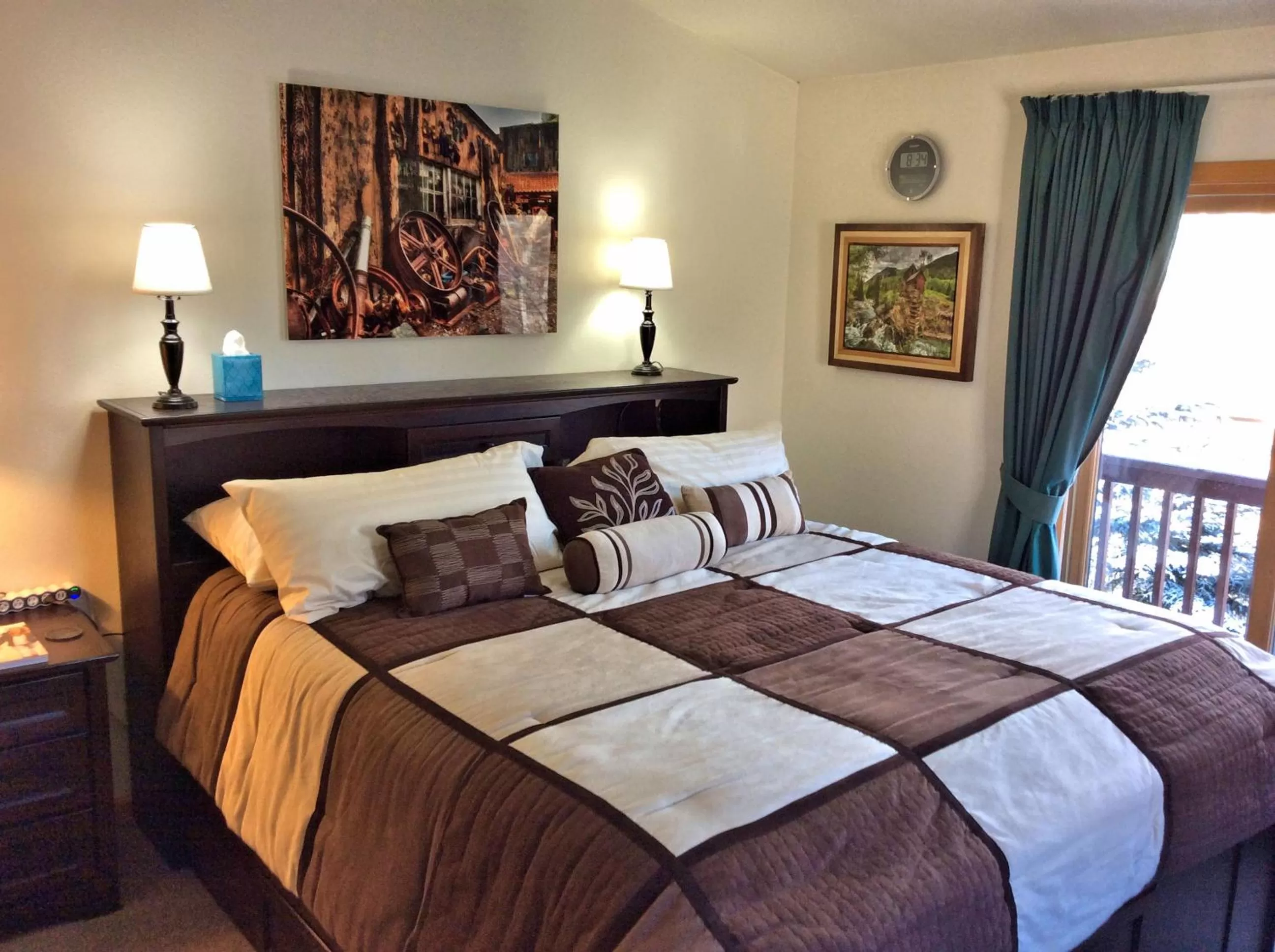 King Room with Mountain View in Mein Haus Bed & Breakfast