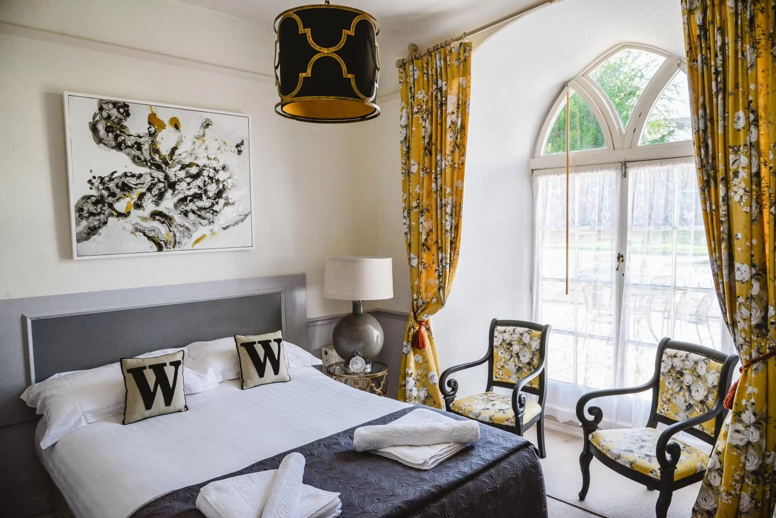 Standard King Room in The Woodlands Hotel