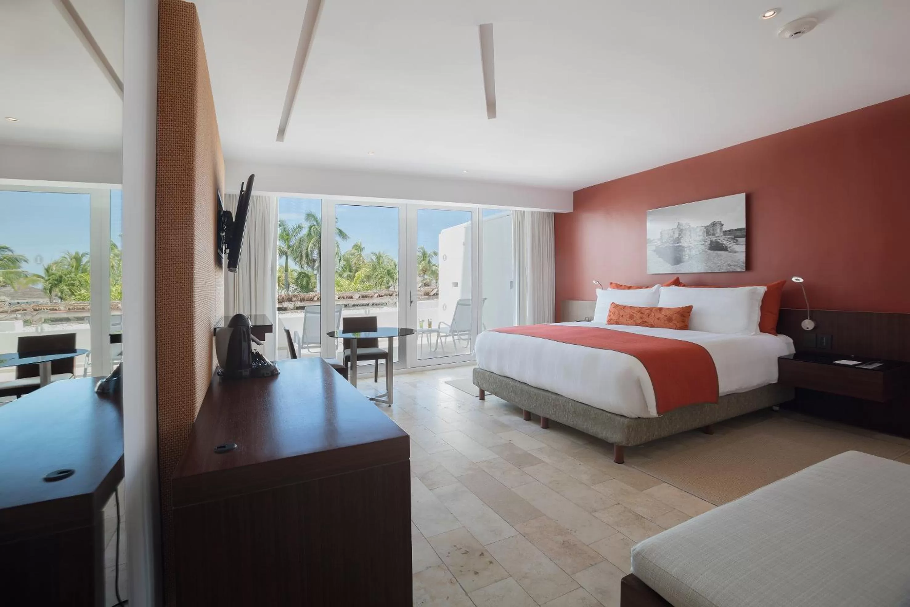 Classic King Room with Patio in Presidente InterContinental Cancun Resort