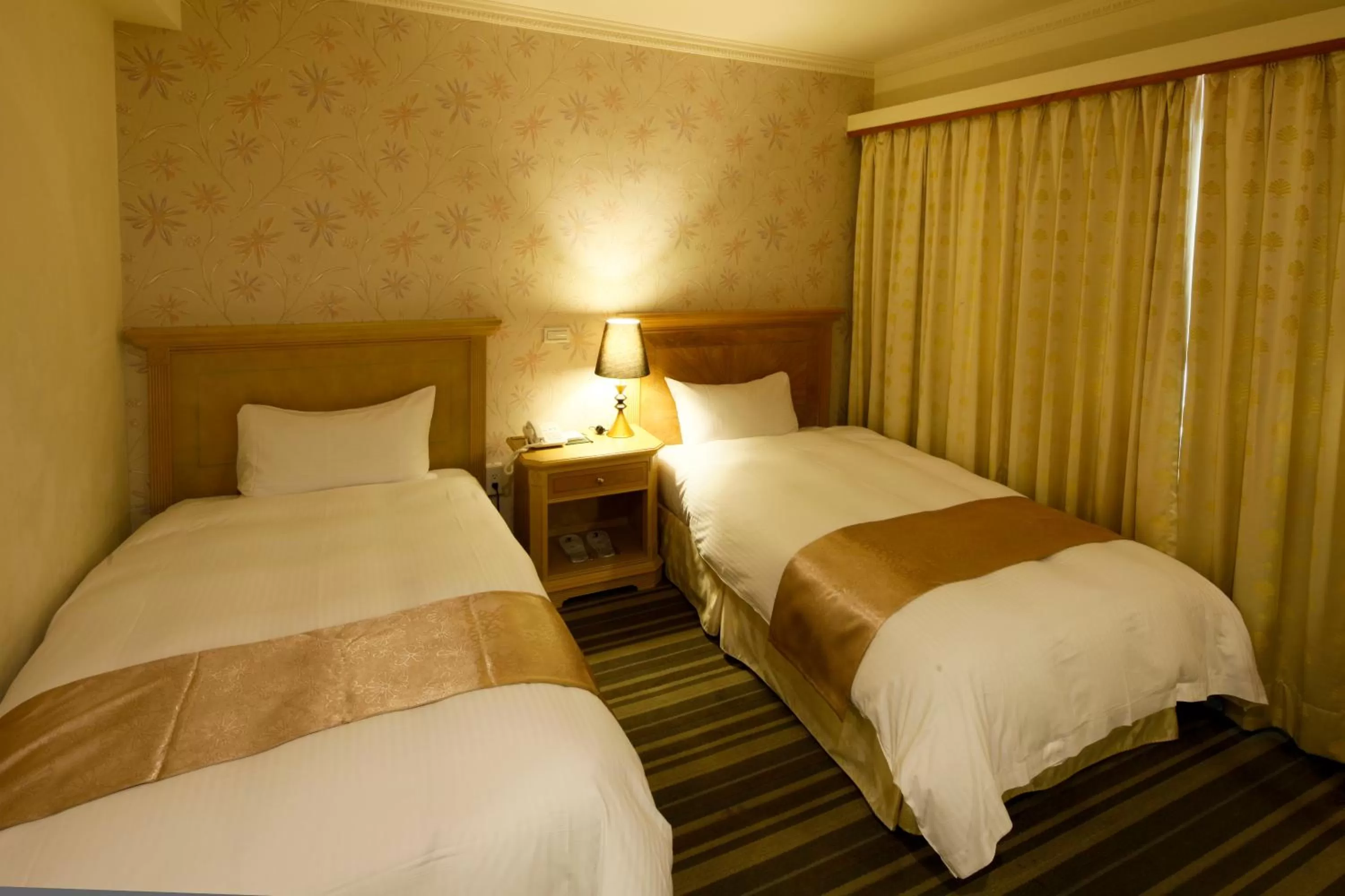 Deluxe Twin Room in Cambridge Tainan Hotel