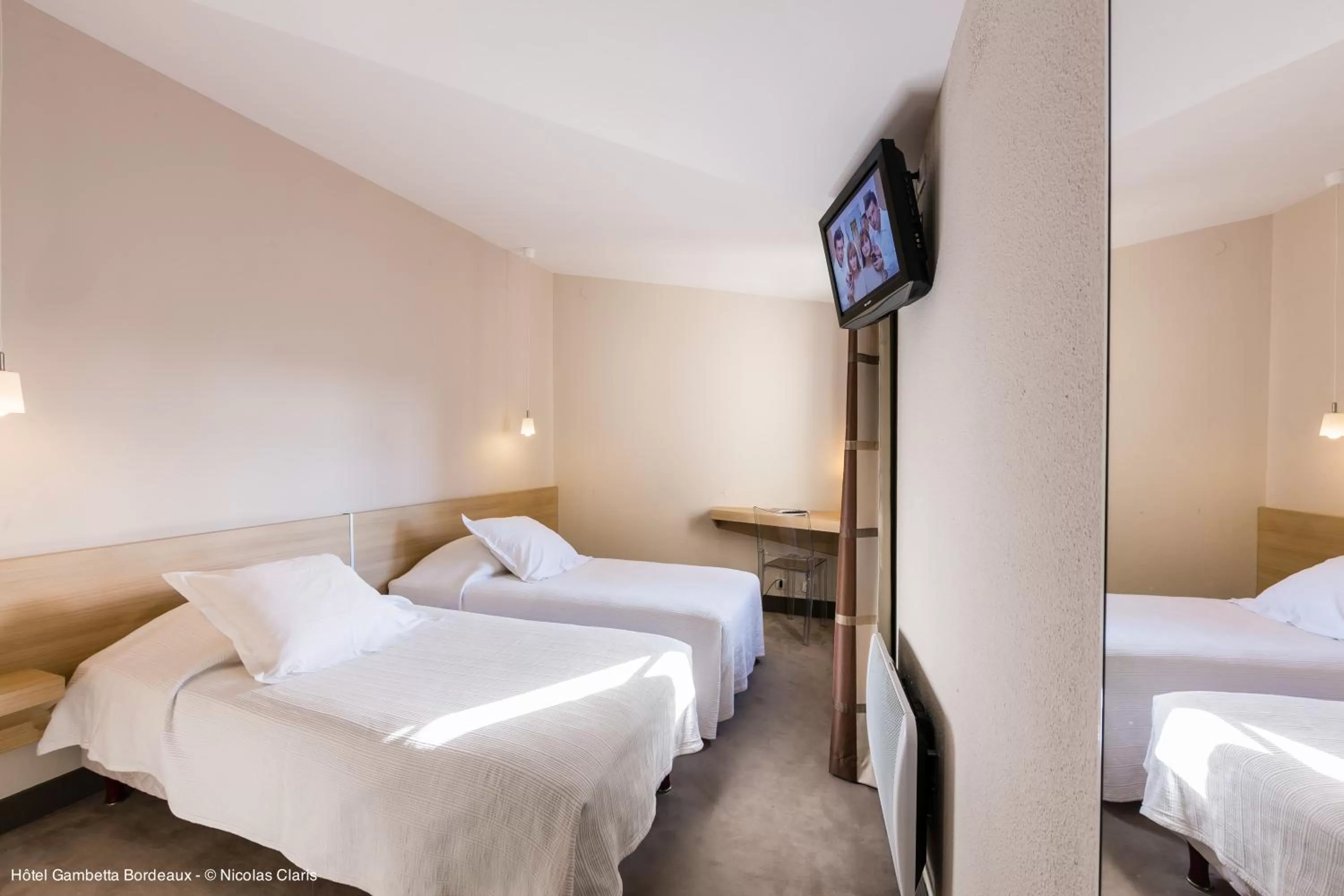 Twin Room with Courtyard View in Hotel Gambetta