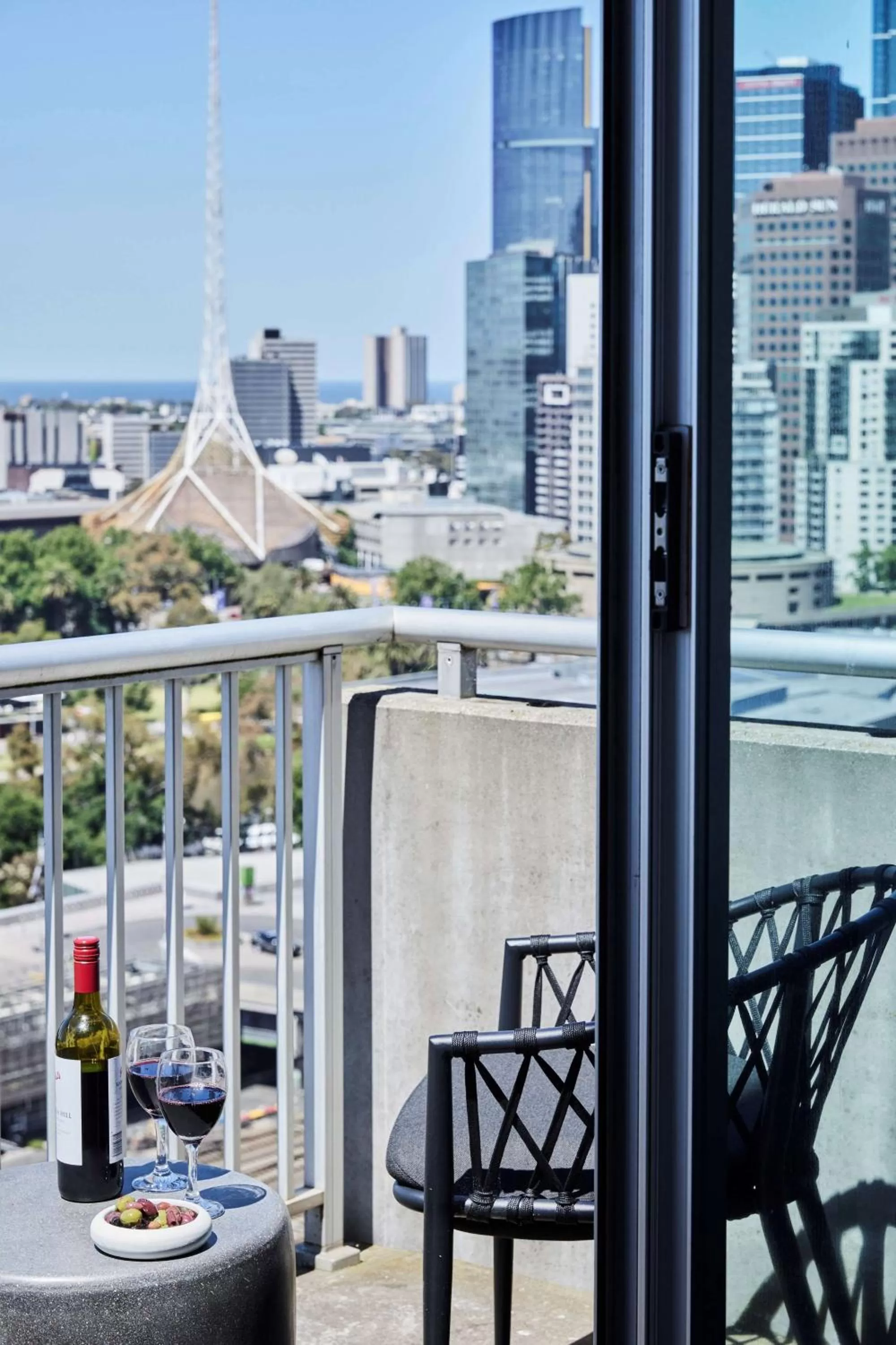 Two-Bedroom Apartment with River View in Adina Apartment Hotel Melbourne Flinders Street