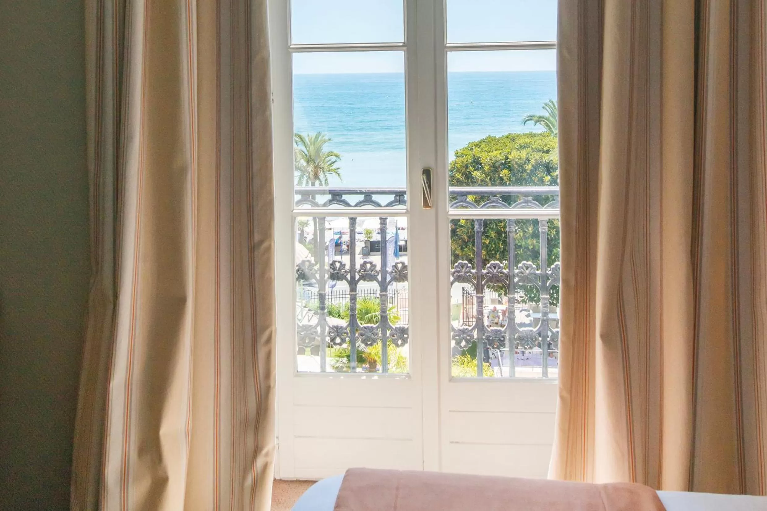 Double or Twin Room with Sea View in Hôtel Vacances Bleues Balmoral