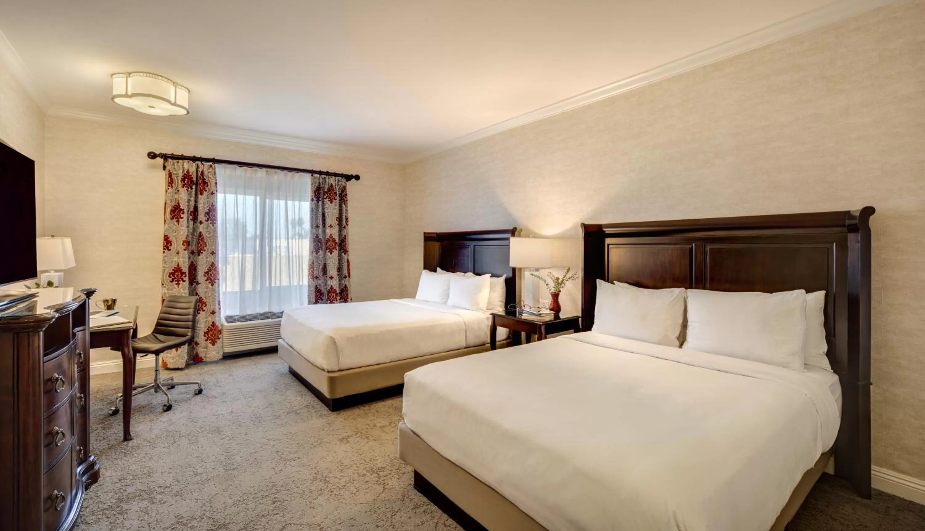 Deluxe Queen Studio  in Ayres Hotel Costa Mesa Newport Beach