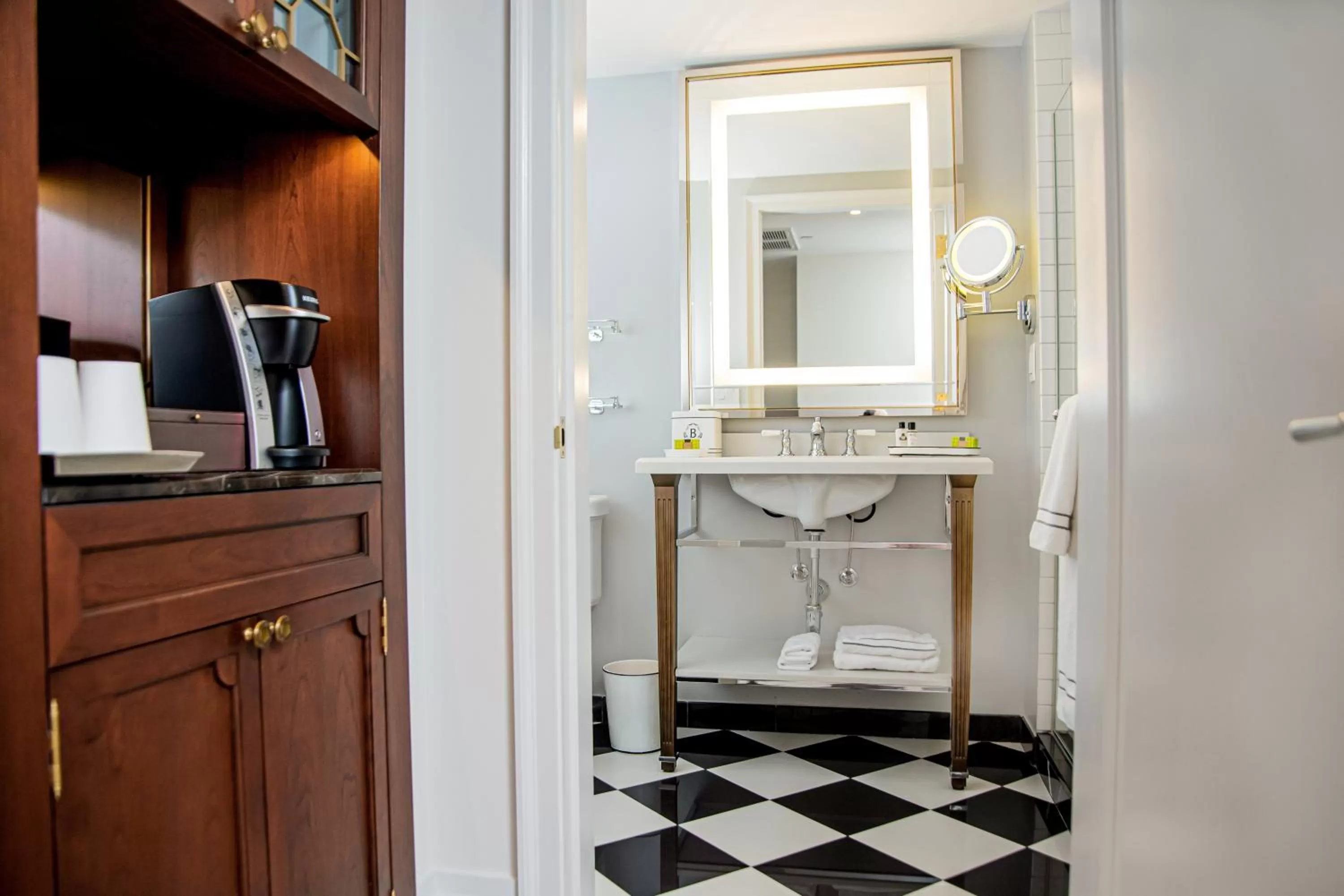 Premium King Room with City View in InterContinental New York Barclay Hotel by IHG