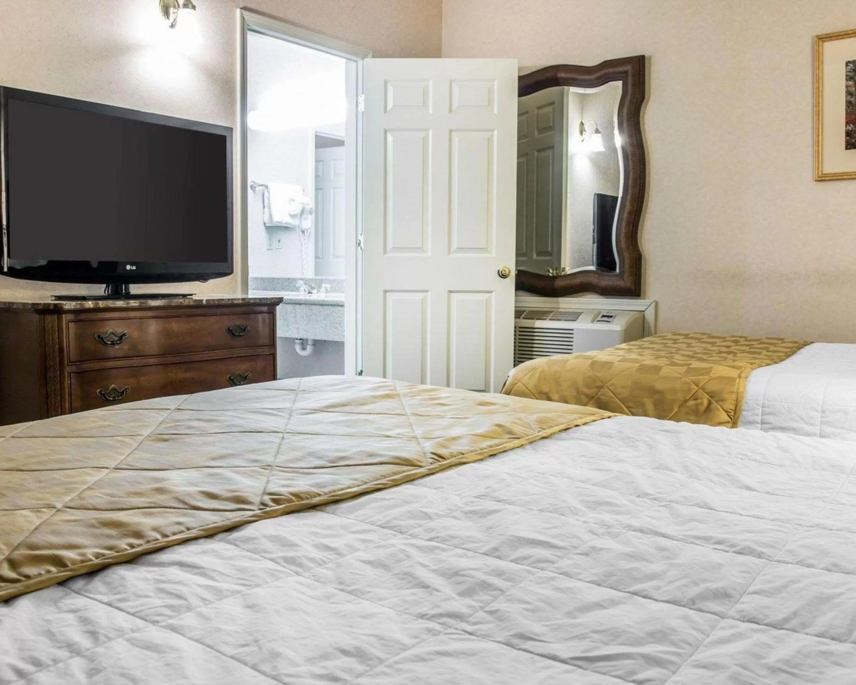 Two-Bedroom Suite in Clarion Hotel Beachfront