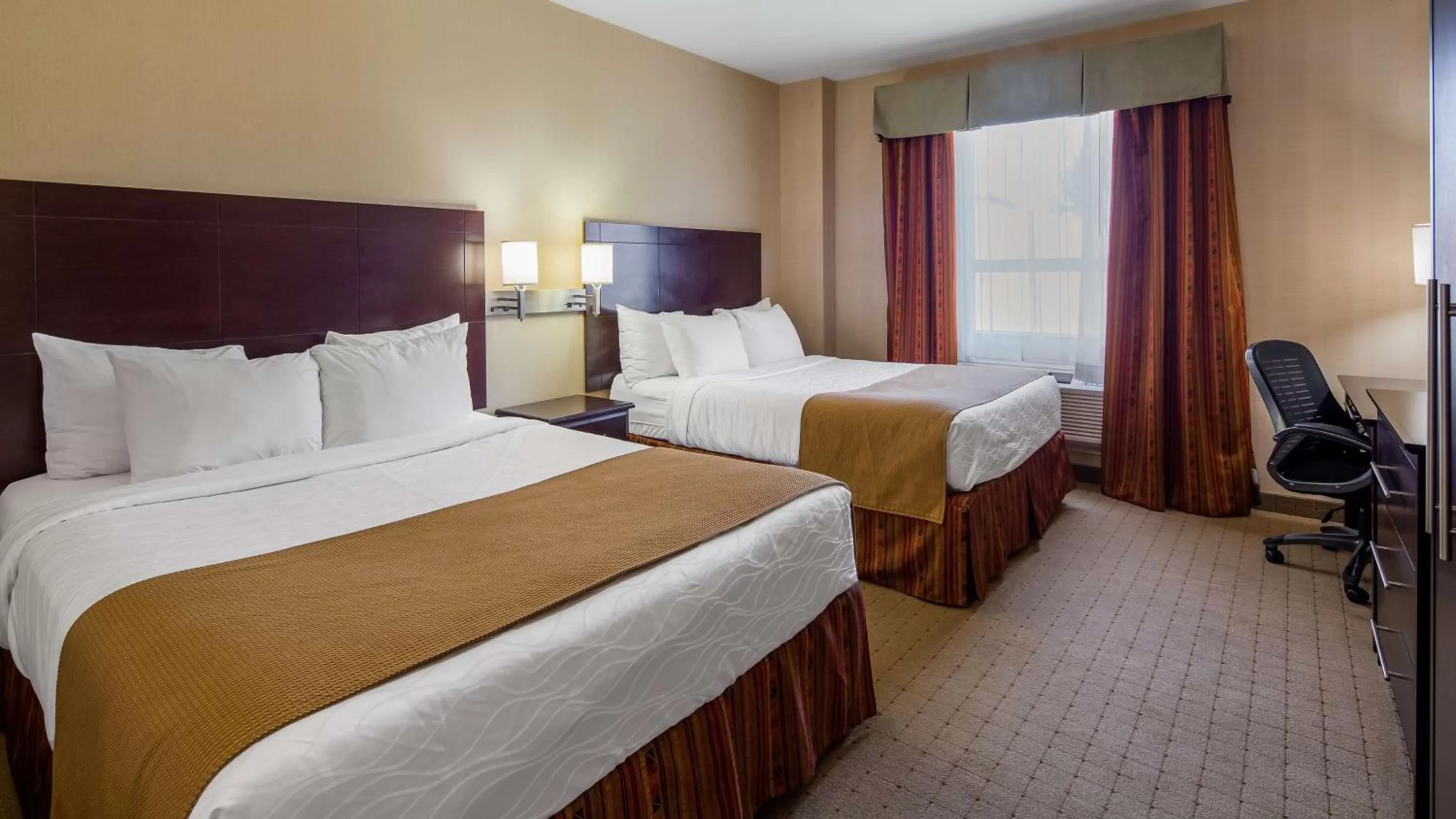 Queen Room with Two Queen Beds - Non-Smoking in Best Western Plus Bowmanville