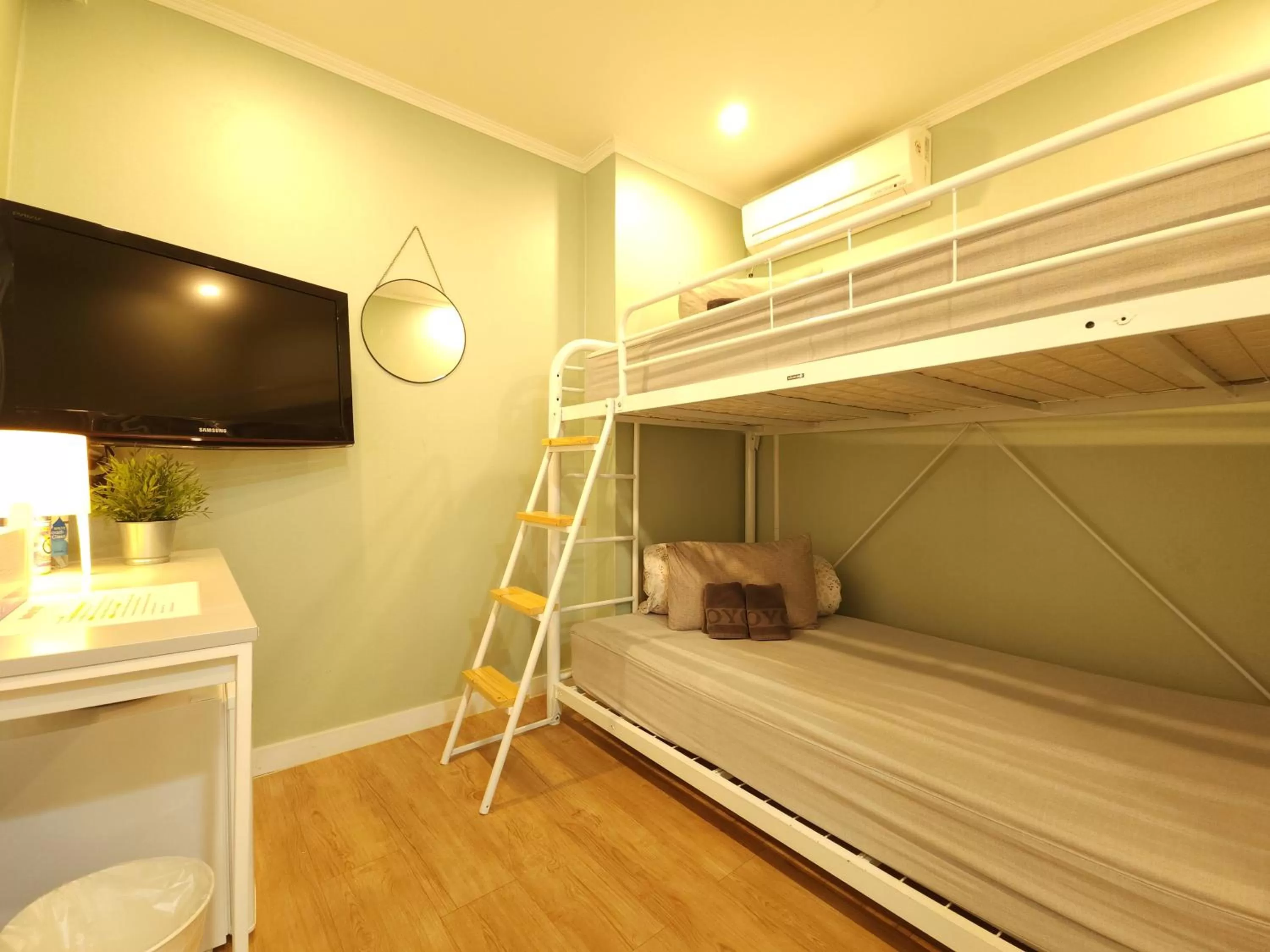 Twin Room in OYO Rooftop Hostel