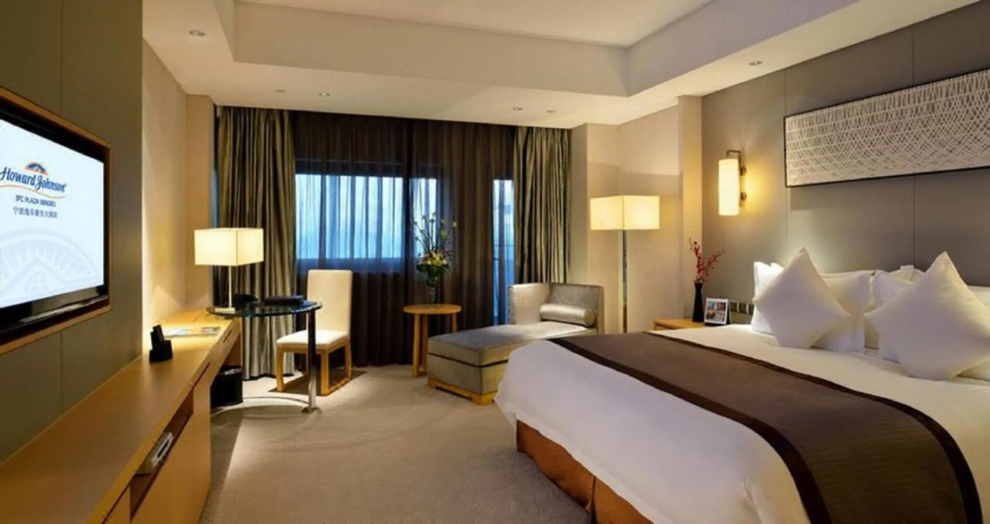 Deluxe King Room in Howard Johnson IFC Plaza Ningbo
