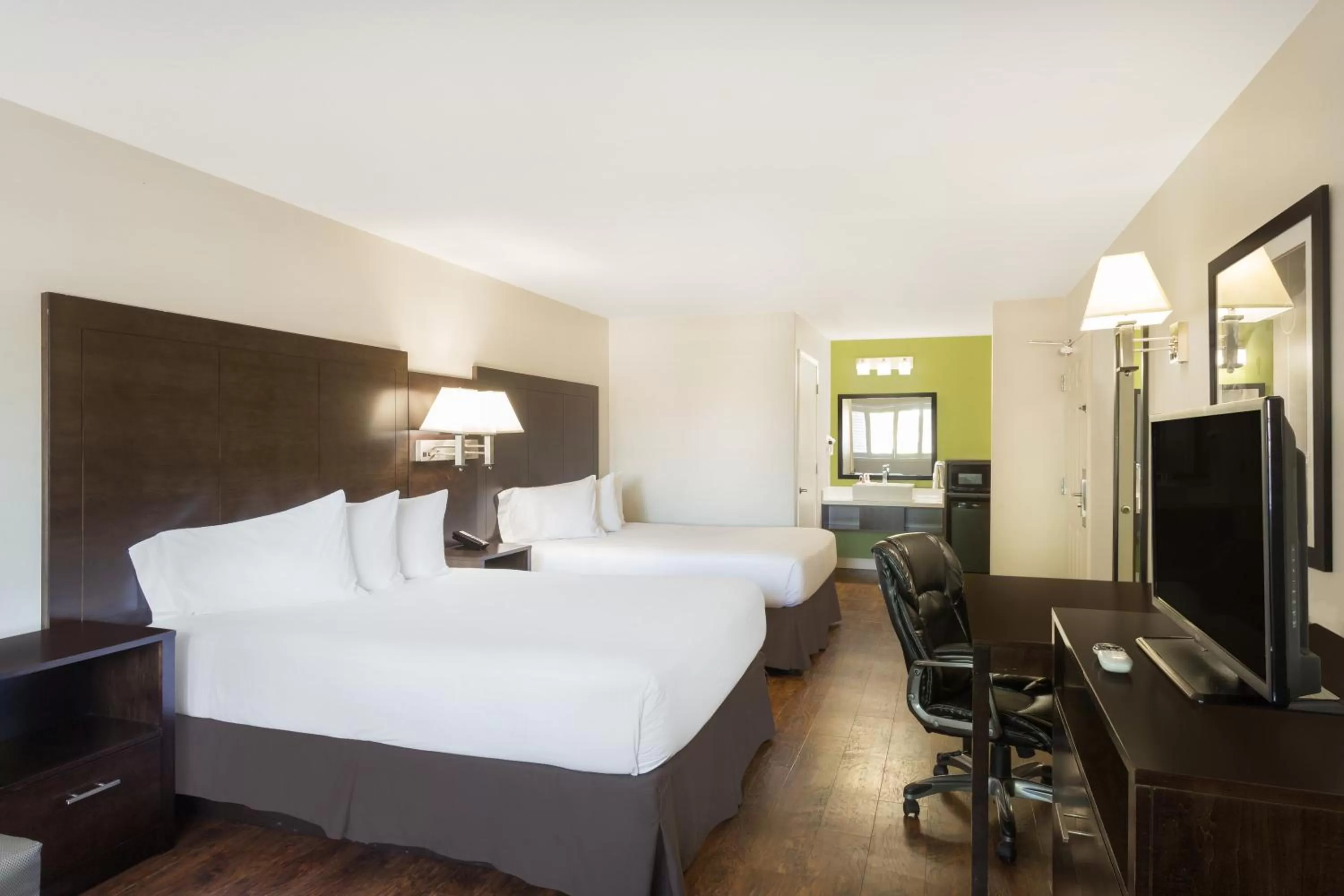 Queen Room with Two Queen Beds and Mobility/Hearing Access - Non-Smoking in Baymont by Wyndham Modesto Salida