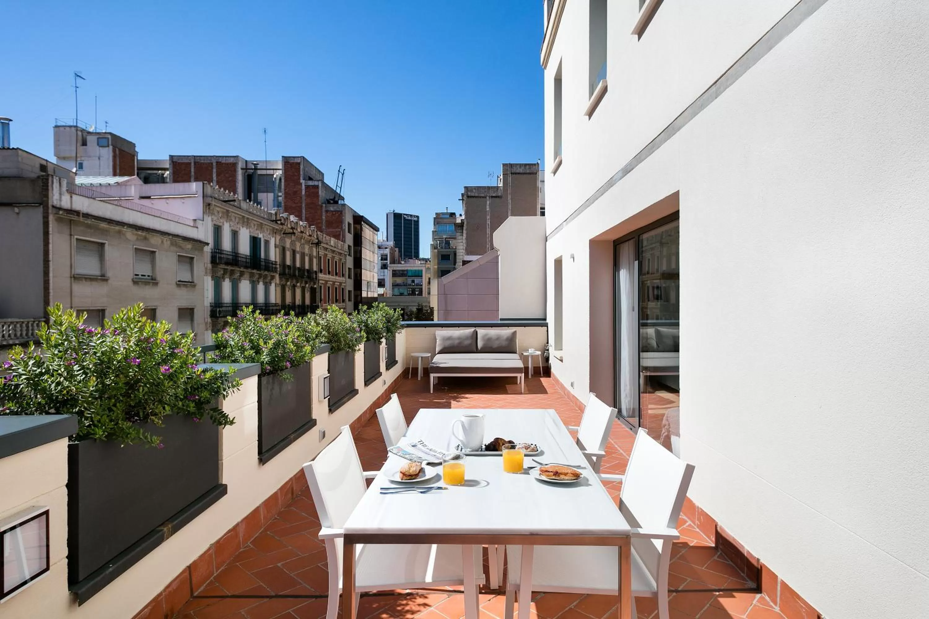 Luxury two-Bedroom Apartment with Terrace in Murmuri Residence Mercader