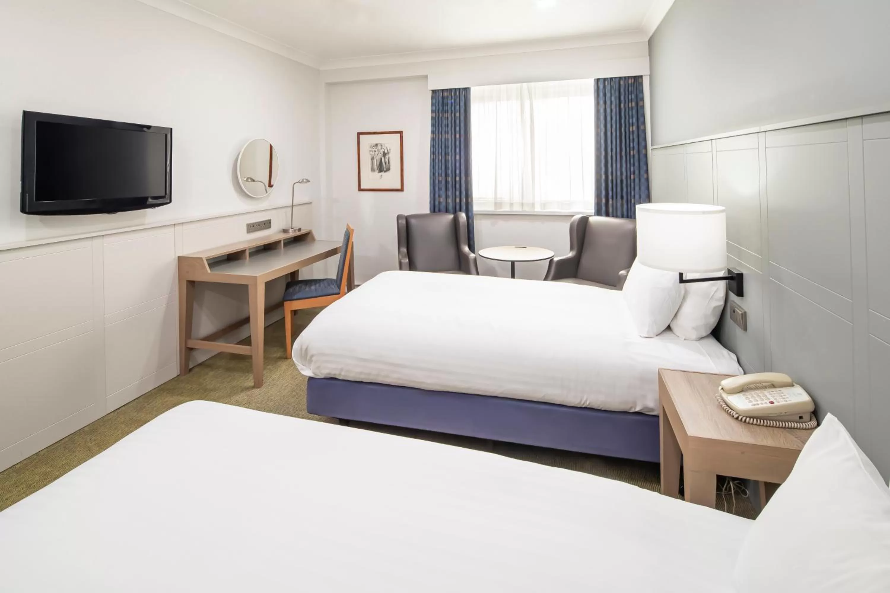 Twin Room with Marina View in Holiday Inn Hull Marina by IHG
