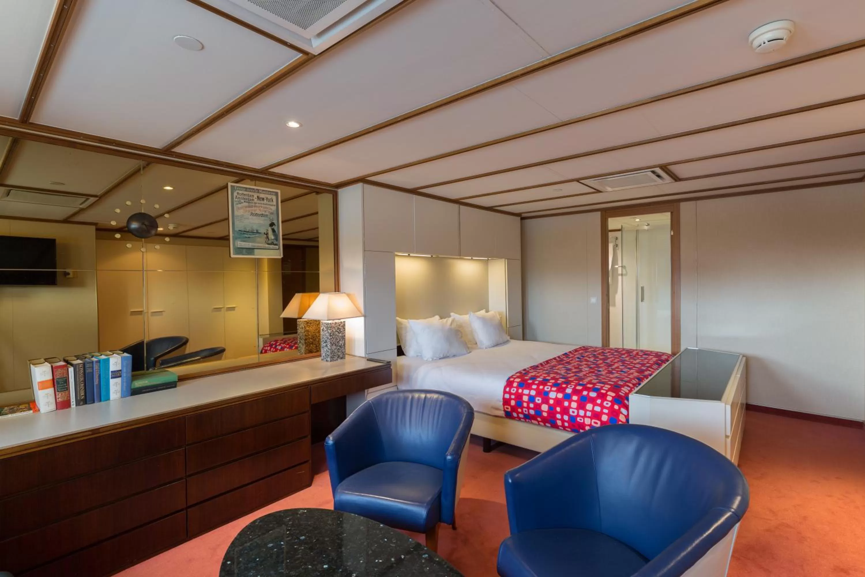 Deluxe Double Room in ss Rotterdam by WestCord