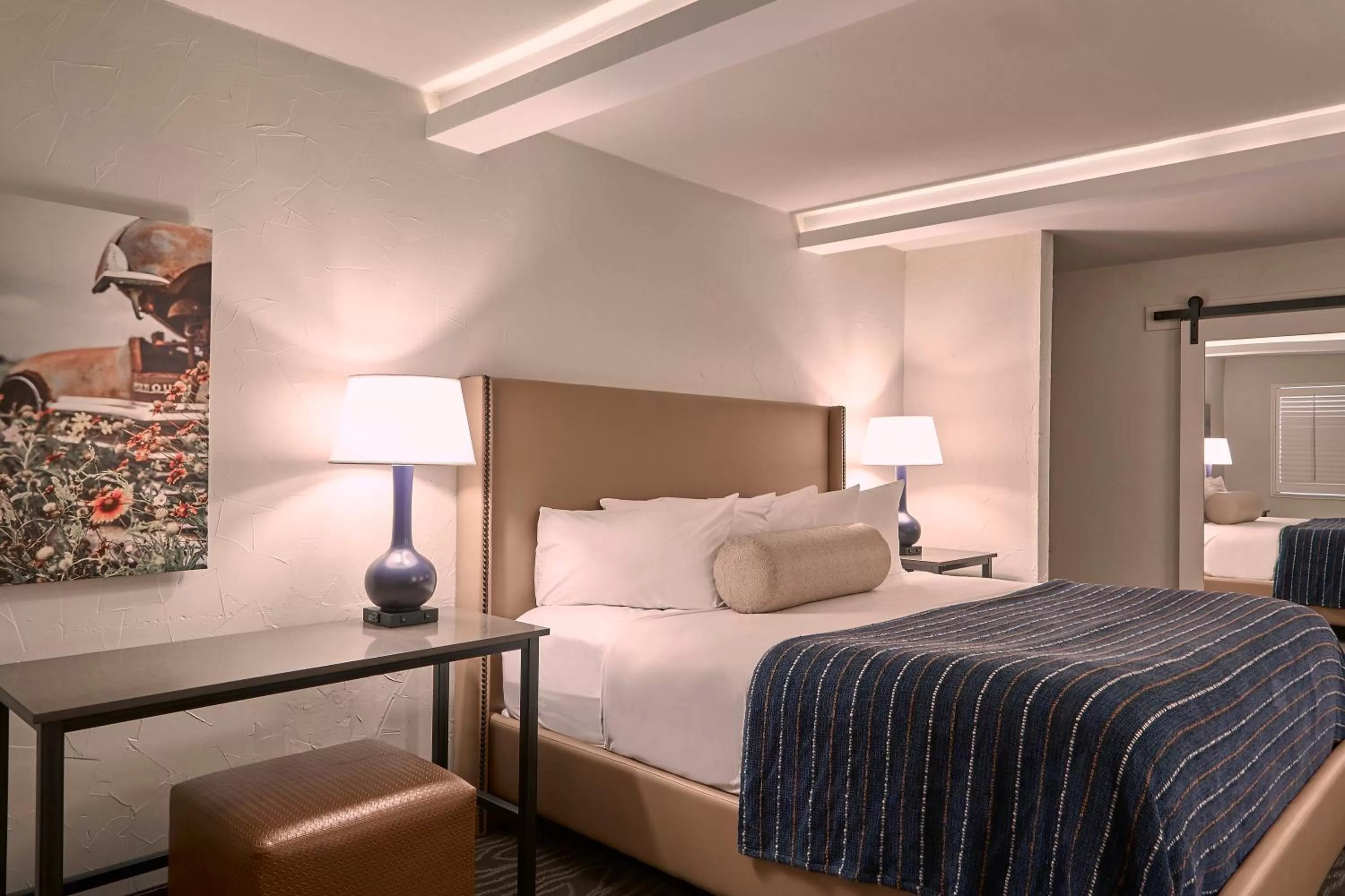 Queen Room - Disability Access in Fredericksburg Inn and Suites