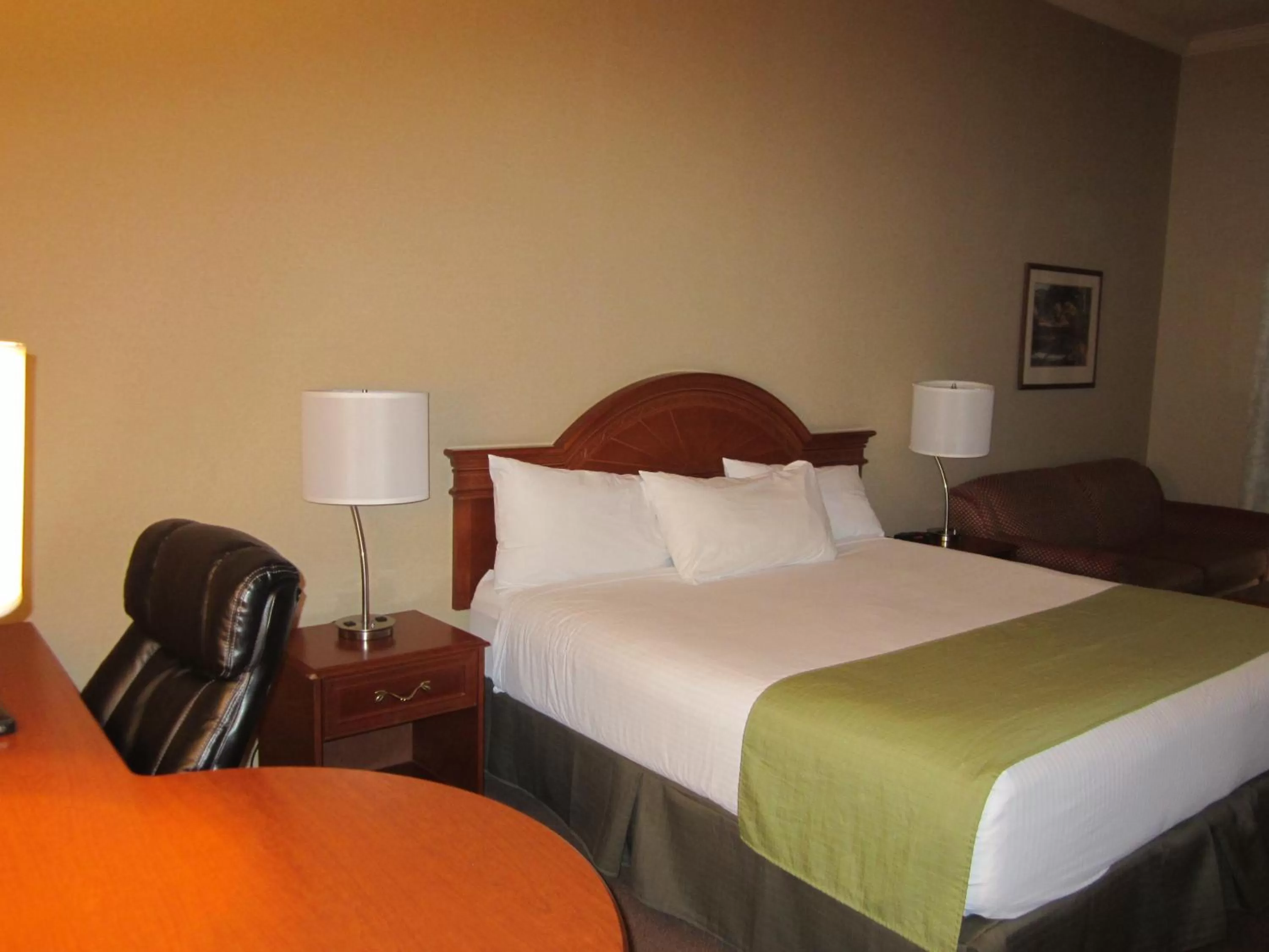 Business King Room - Non-Smoking in Super 8 by Wyndham Fort St. John BC