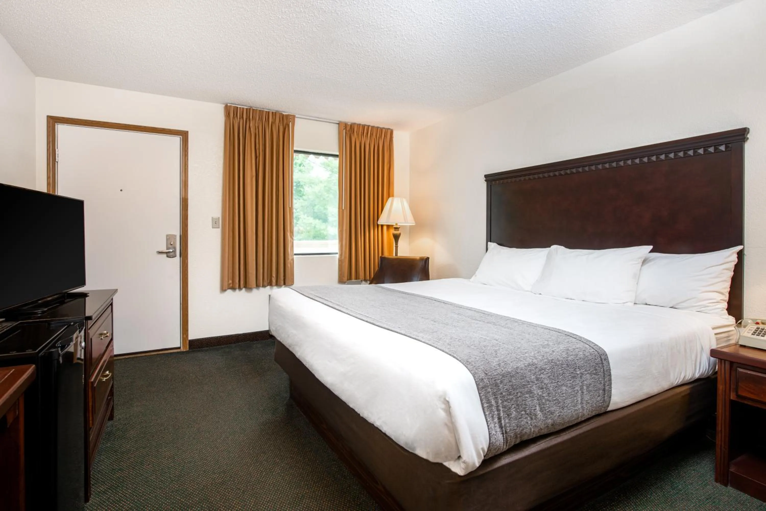 King Room in Brookwood Inn Branson