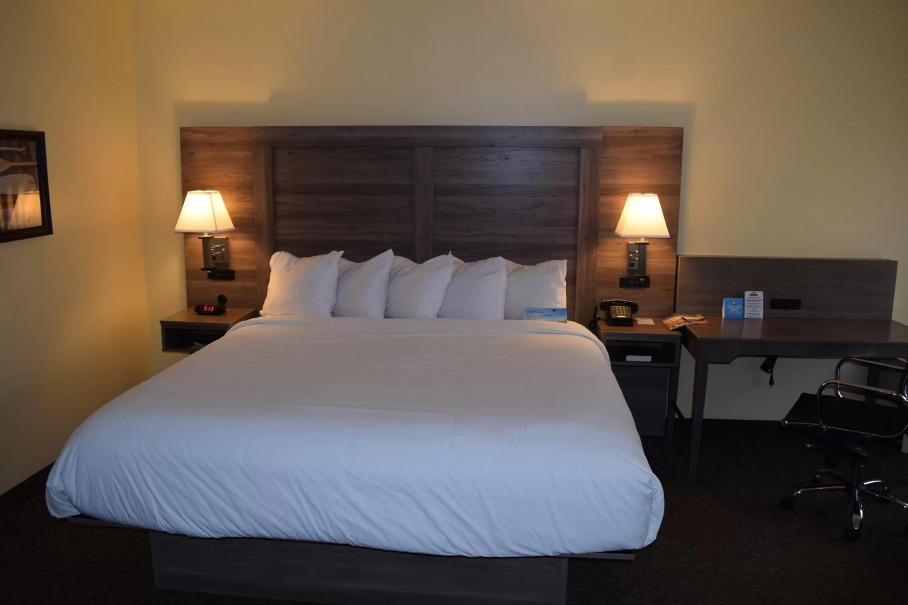 King Room - Non-Smoking in Days Inn by Wyndham Cadillac