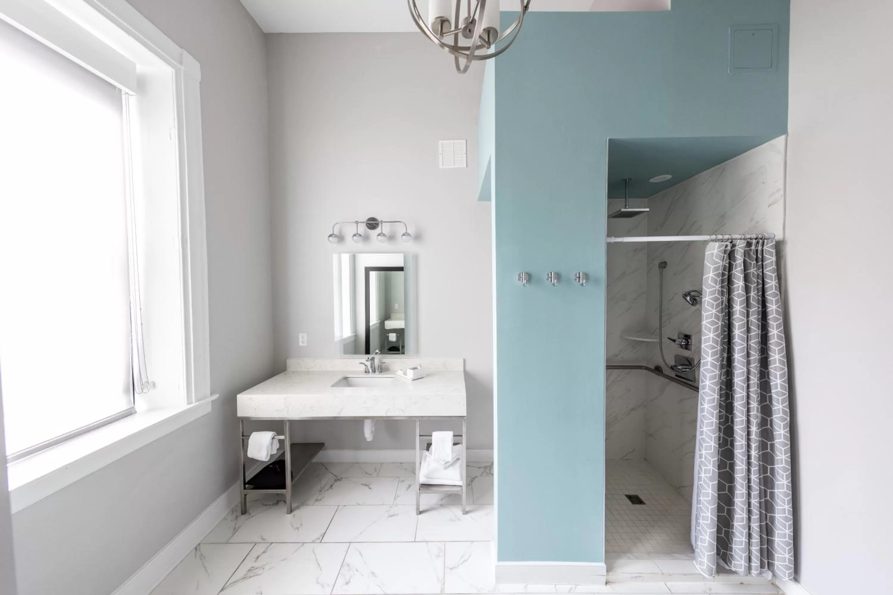 Queen Room - Disability Access in The Blackburn Inn and Conference Center