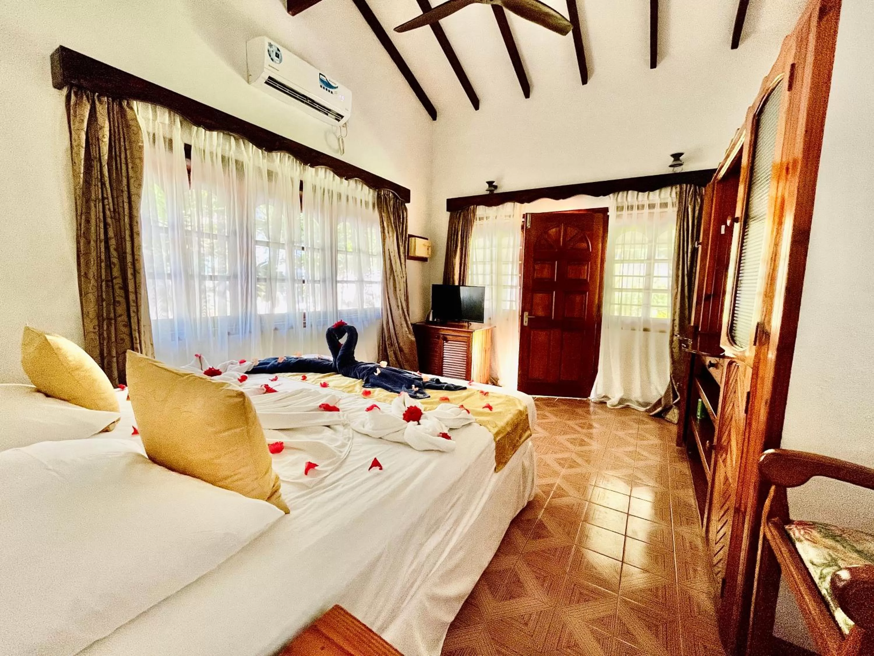 Standard Double Room with Garden View - single occupancy in Villa Chez Batista