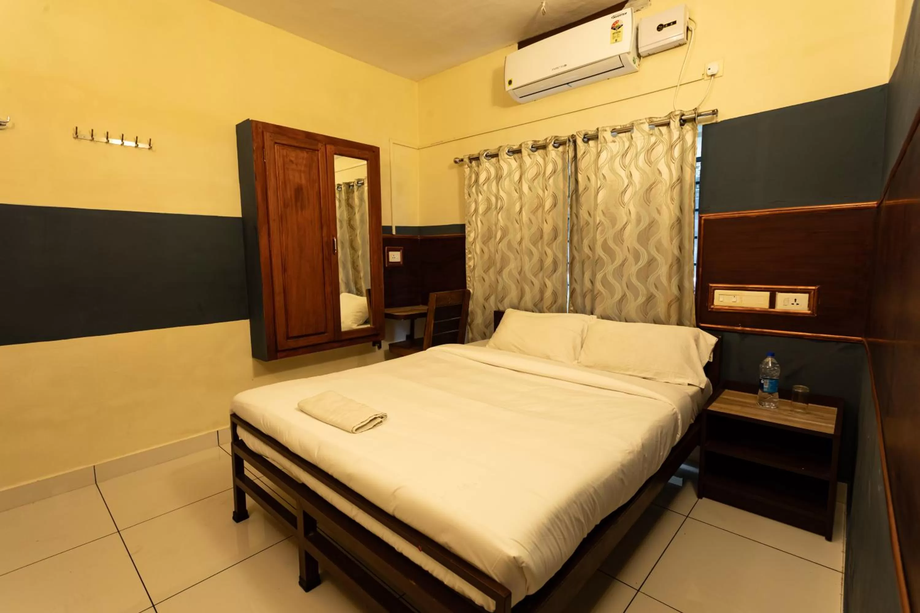 Small Double Room in JK Lodge