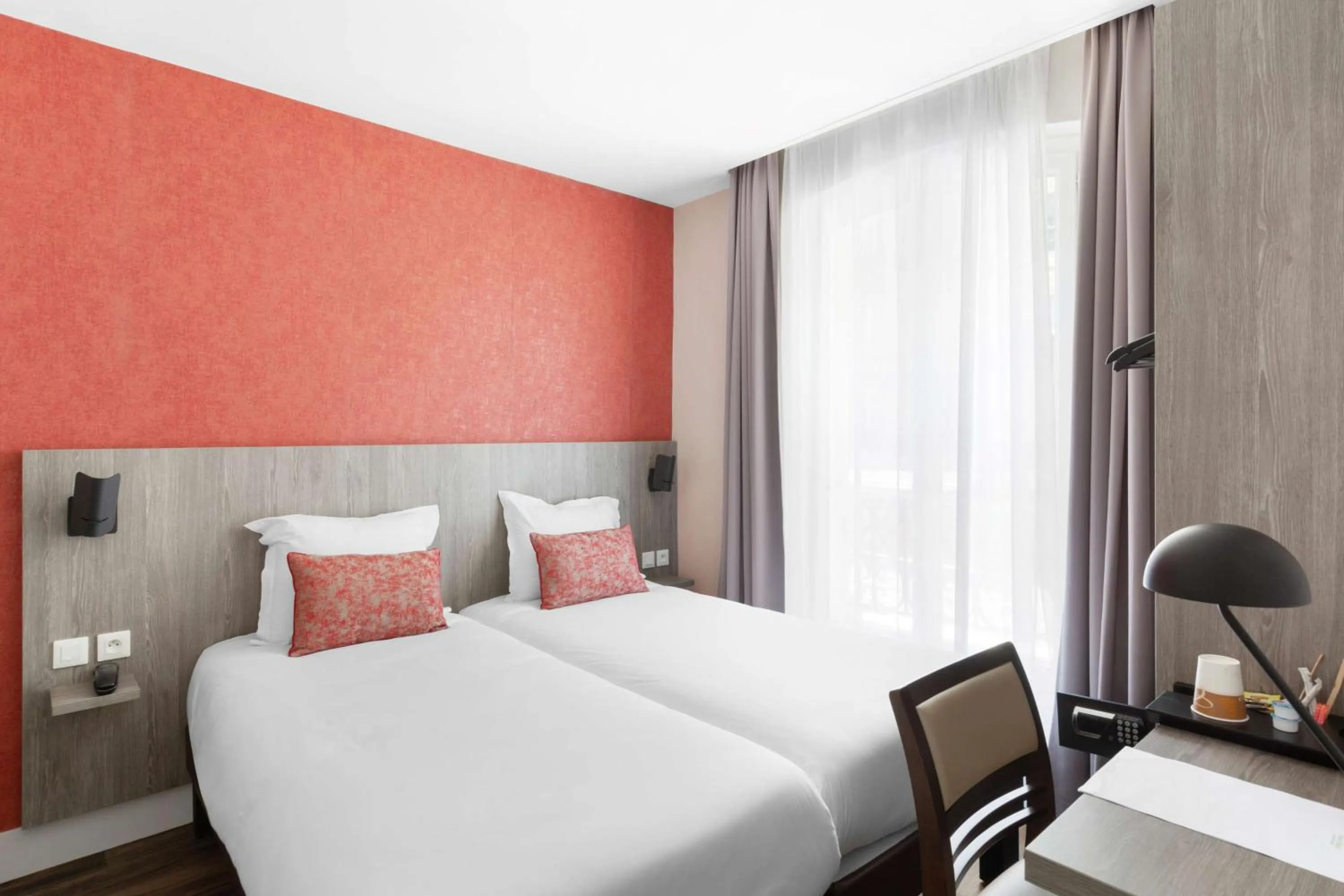 Classic Twin Room in Sure Hotel by Best Western Paris Gare du Nord