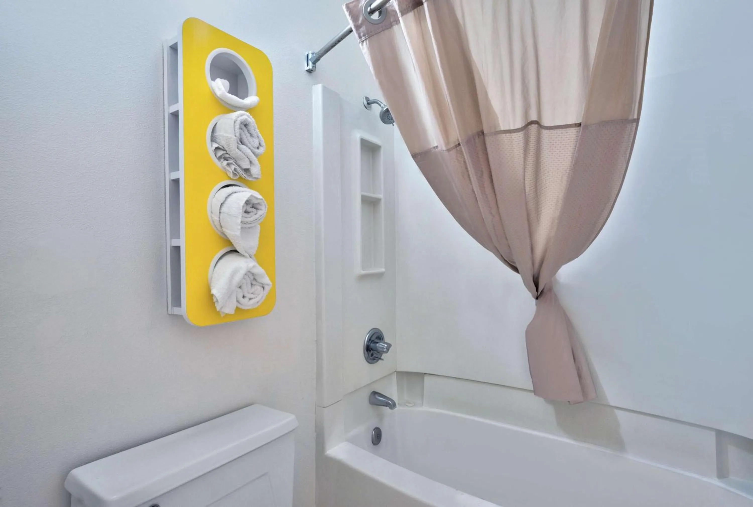 King Room - single occupancy - Non-Smoking in Motel 6-Seaford, DE