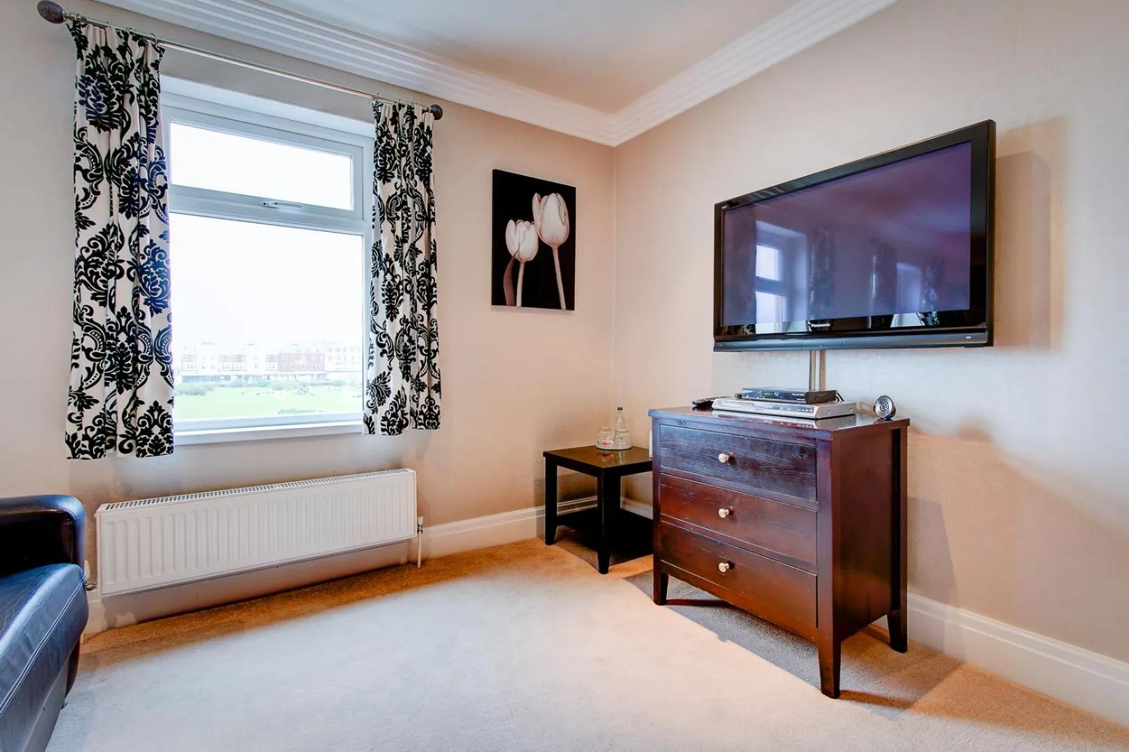 Luxury Family Room with Sea View in Number One South Beach