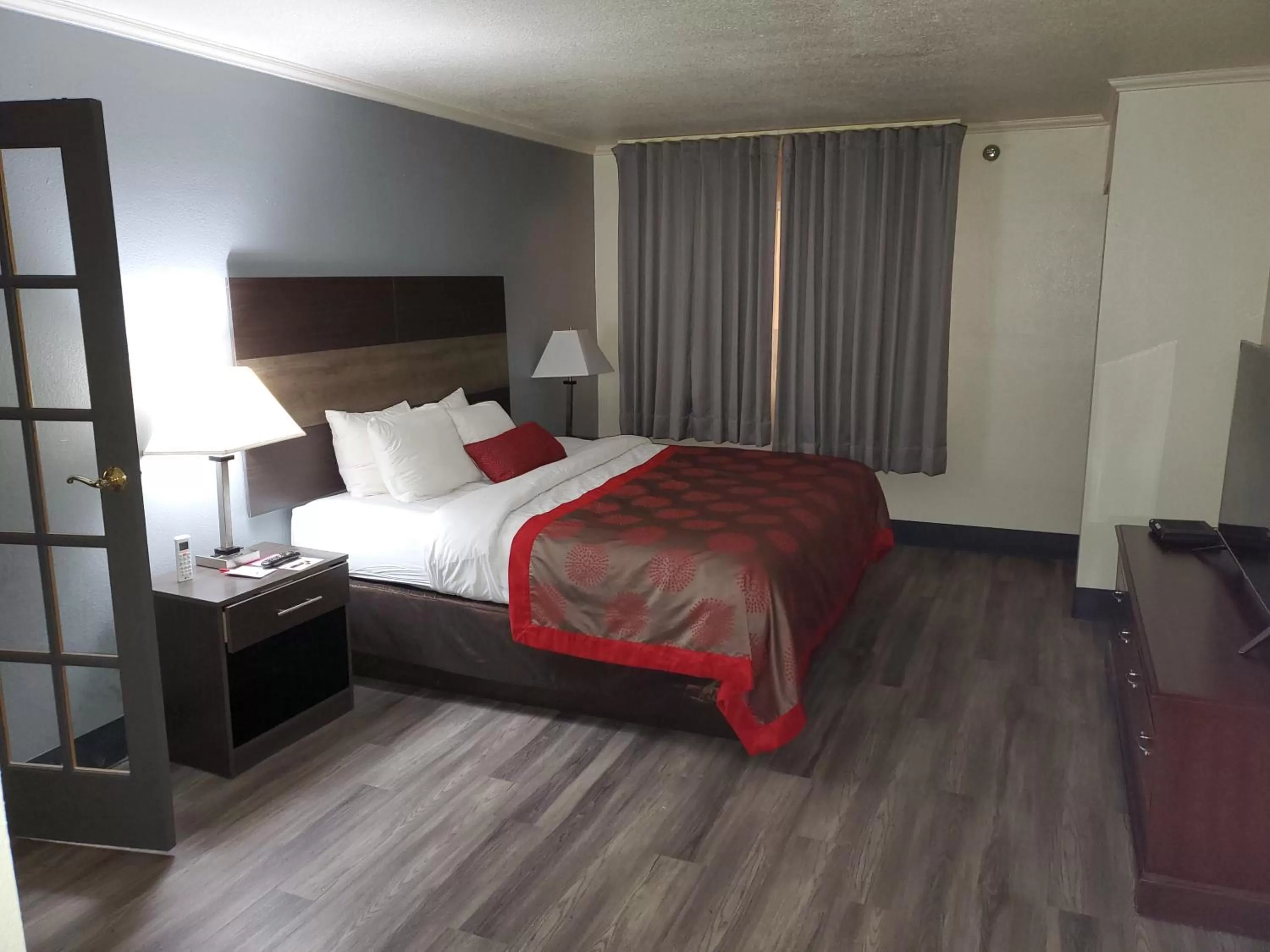 King Room - Non-Smoking in Ramada by Wyndham North Platte