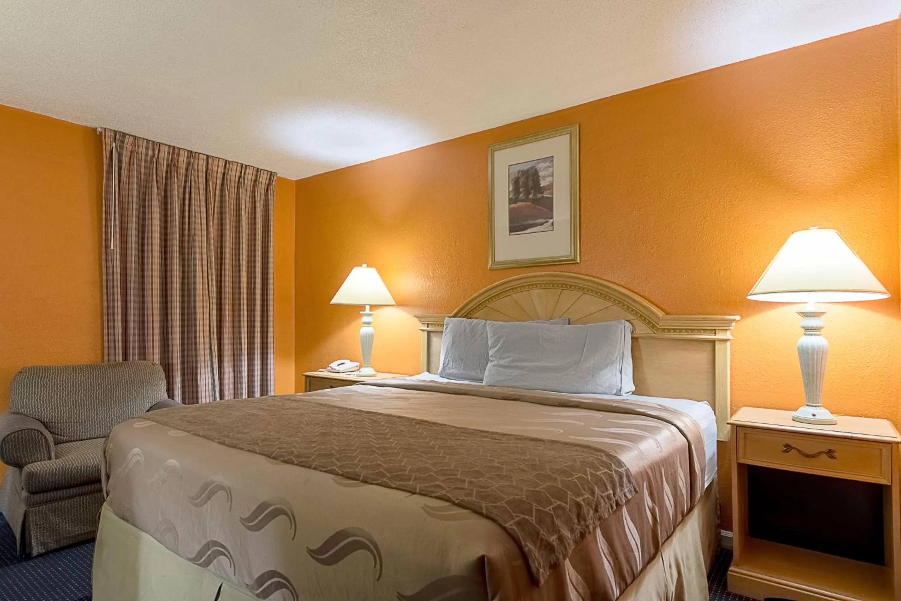 Standard Queen Room - Smoking in Highway Inn