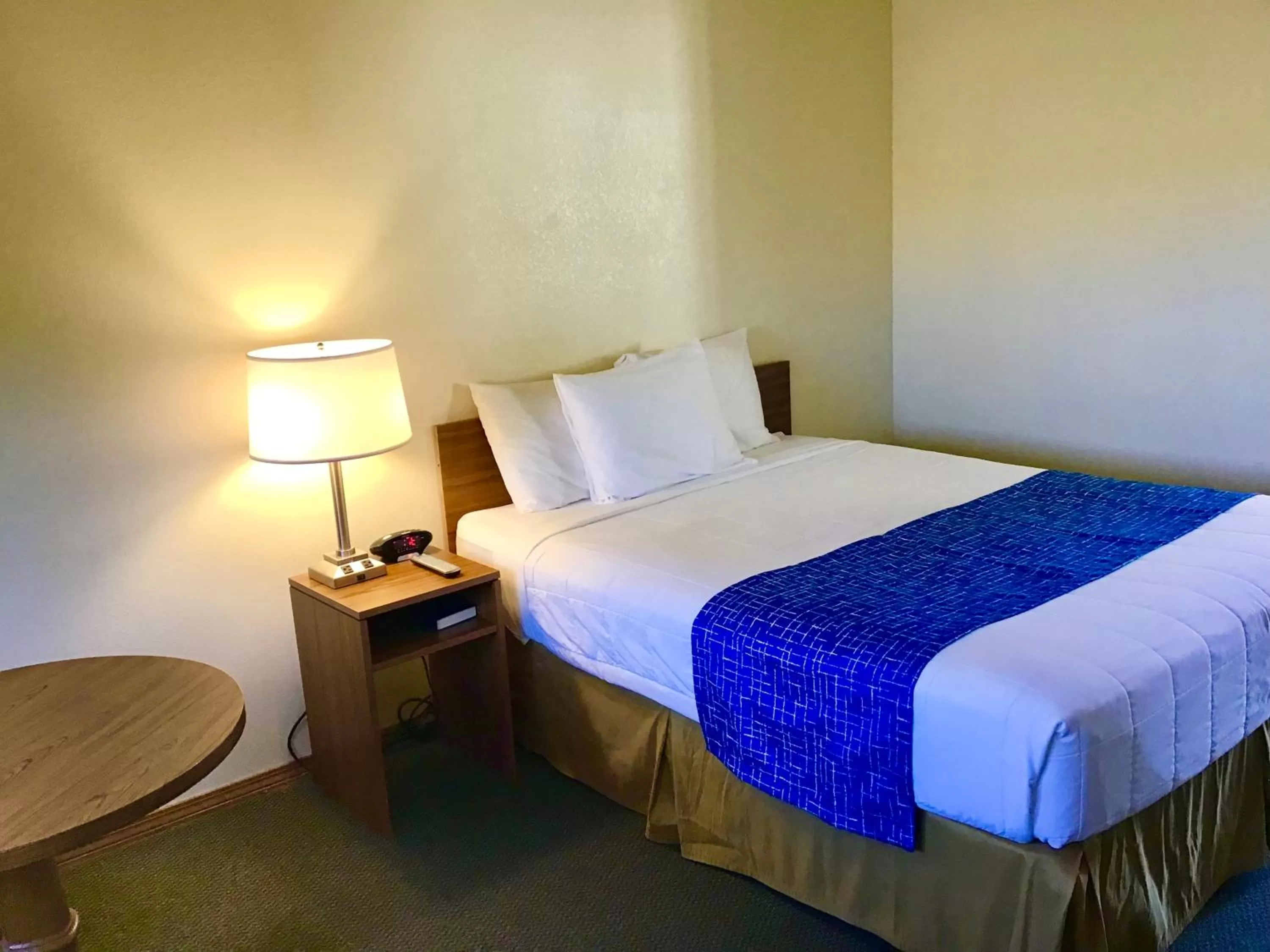 Queen Room - Mobility Access/Non-Smoking in Travelodge by Wyndham Three Forks