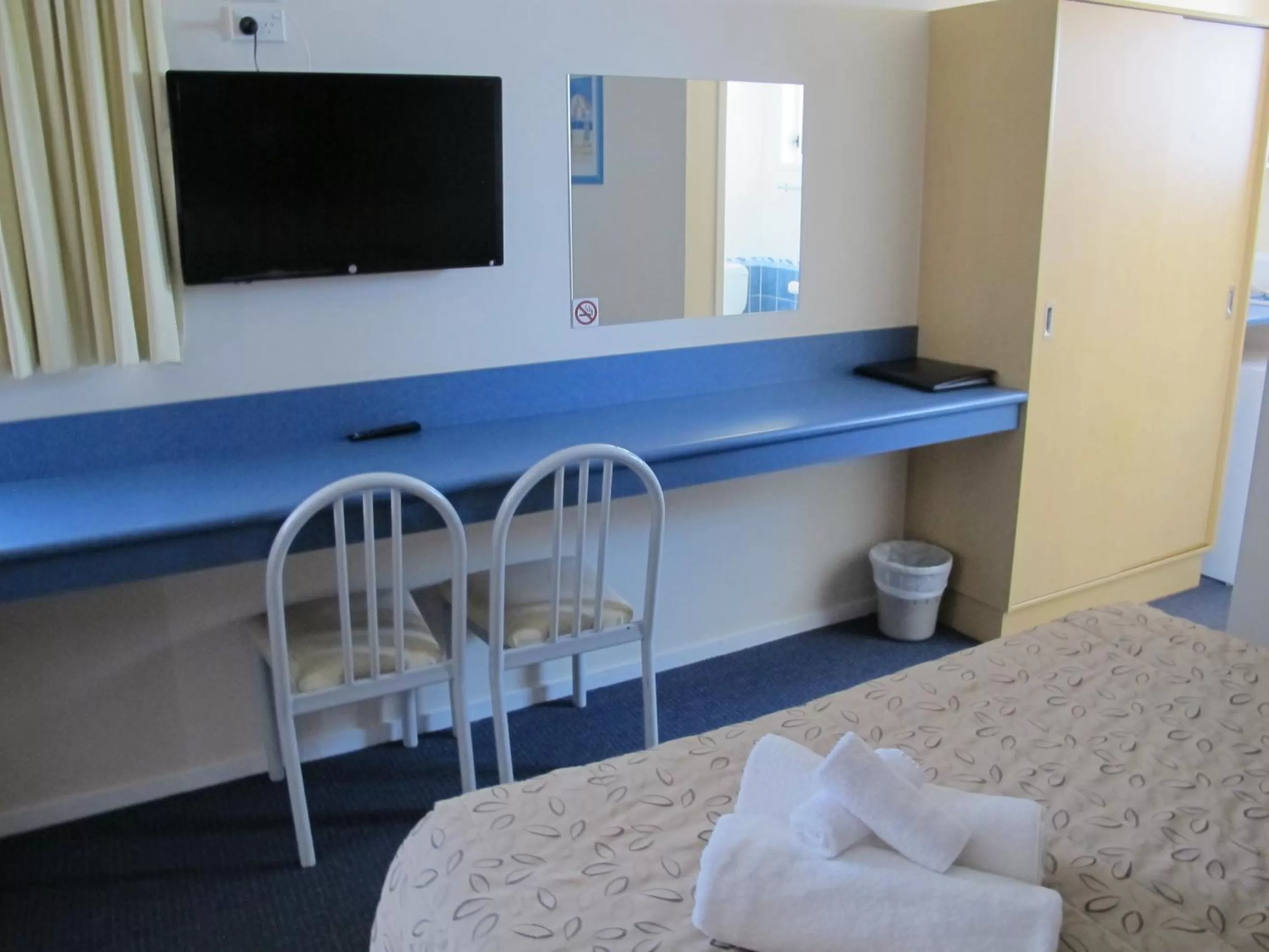 Deluxe Queen Room in Merimbula Gardens Motel