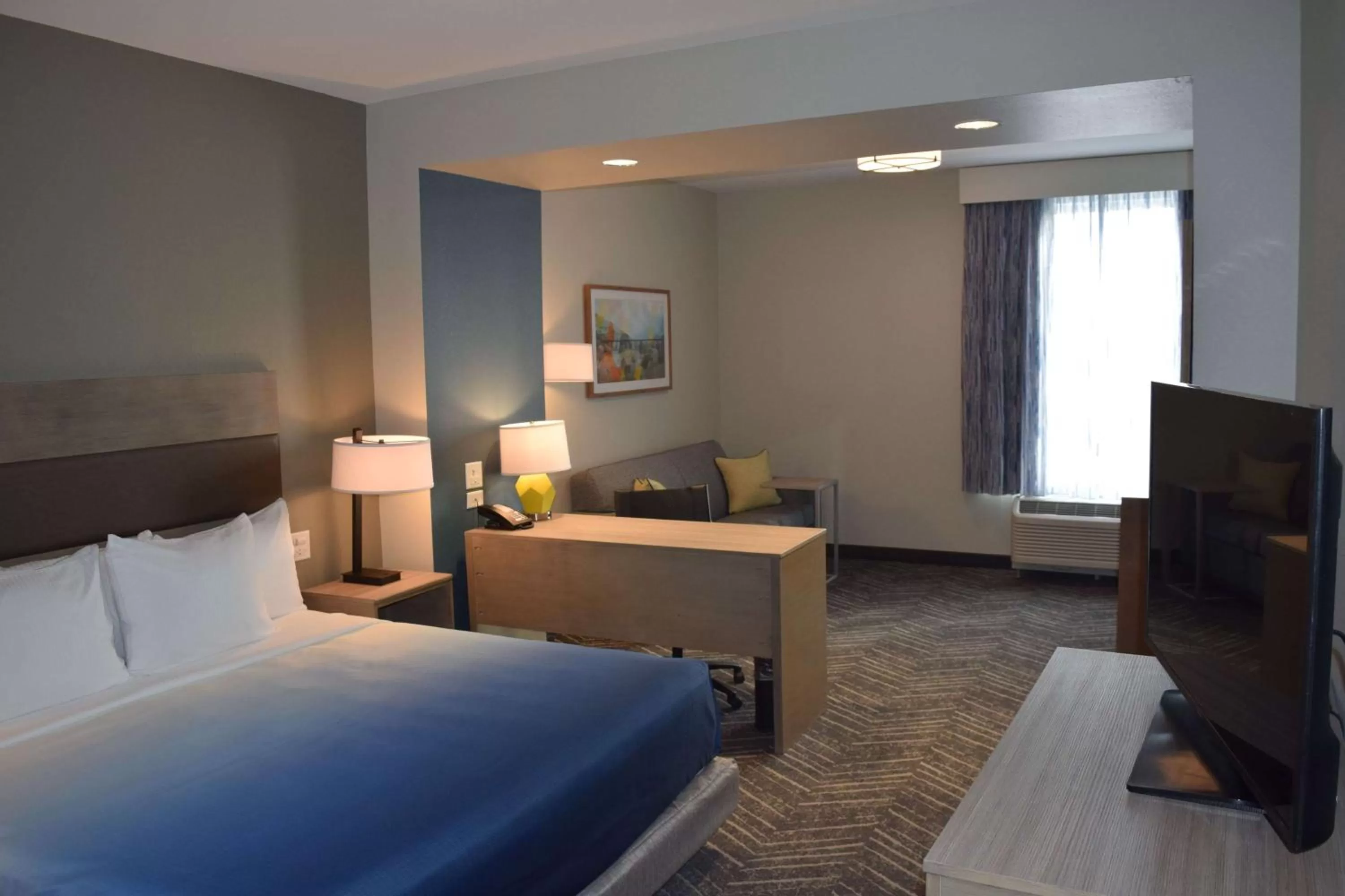 Deluxe King Room - Non-Smoking in La Quinta Inn & Suites by Wyndham Middletown-Goshen