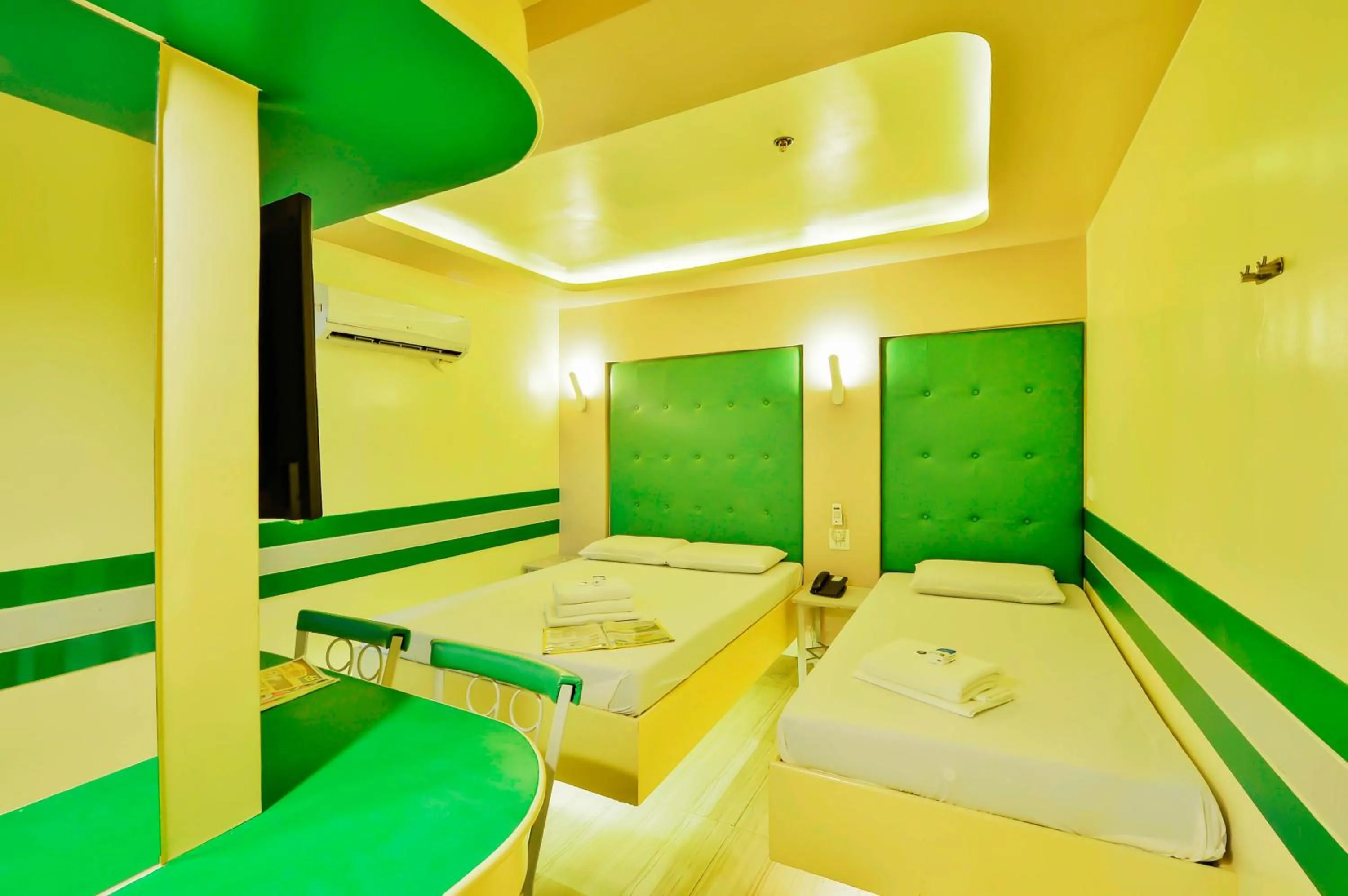 Family Room (No Window) in Hotel 99 Monumento