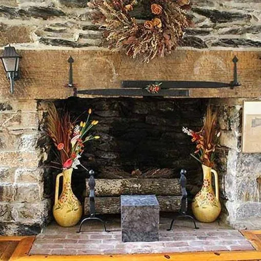 King Room in Hometown Inn Staunton