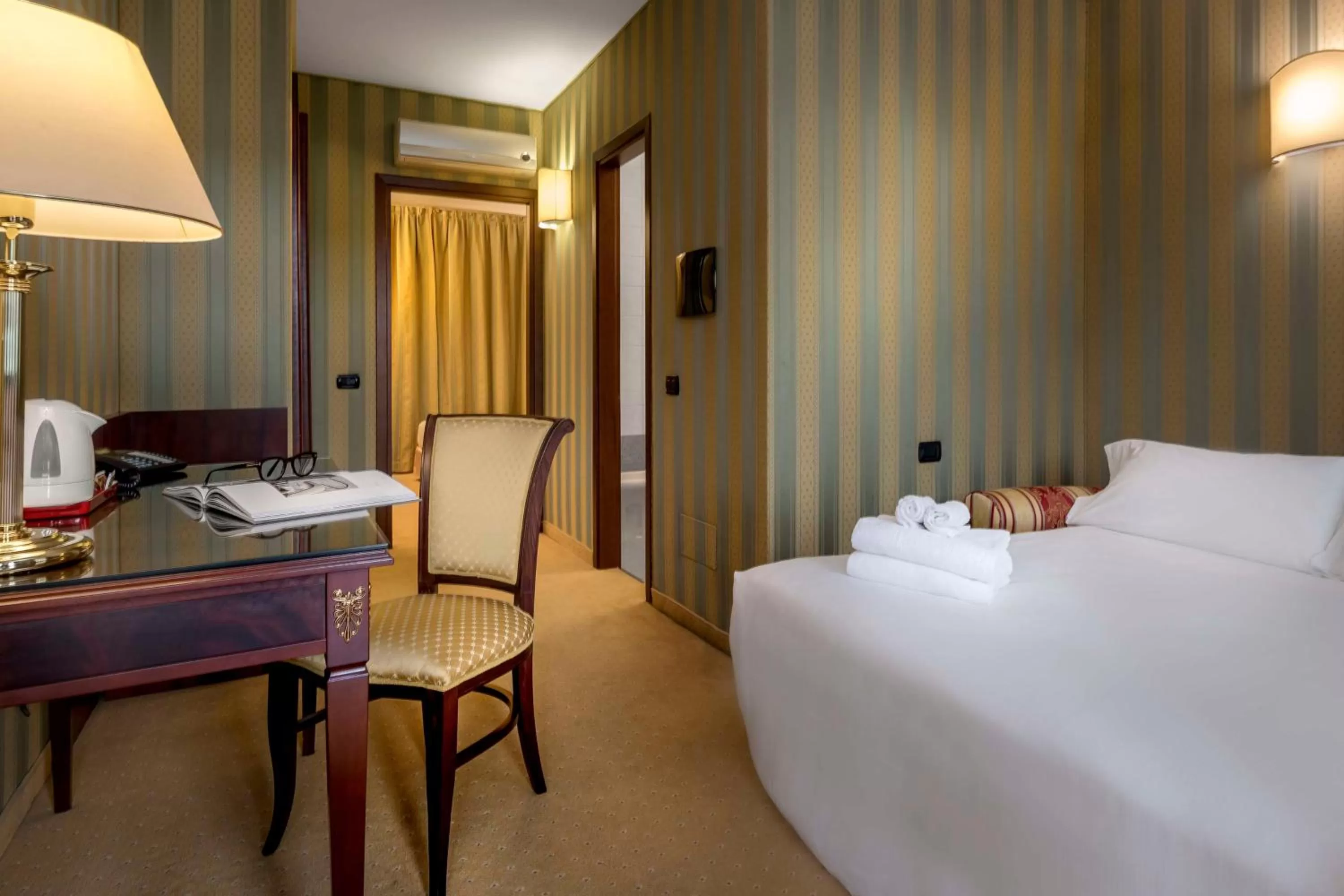 King Family Suite with Sofa Bed - Non-Smoking in Best Western Cavalieri Della Corona