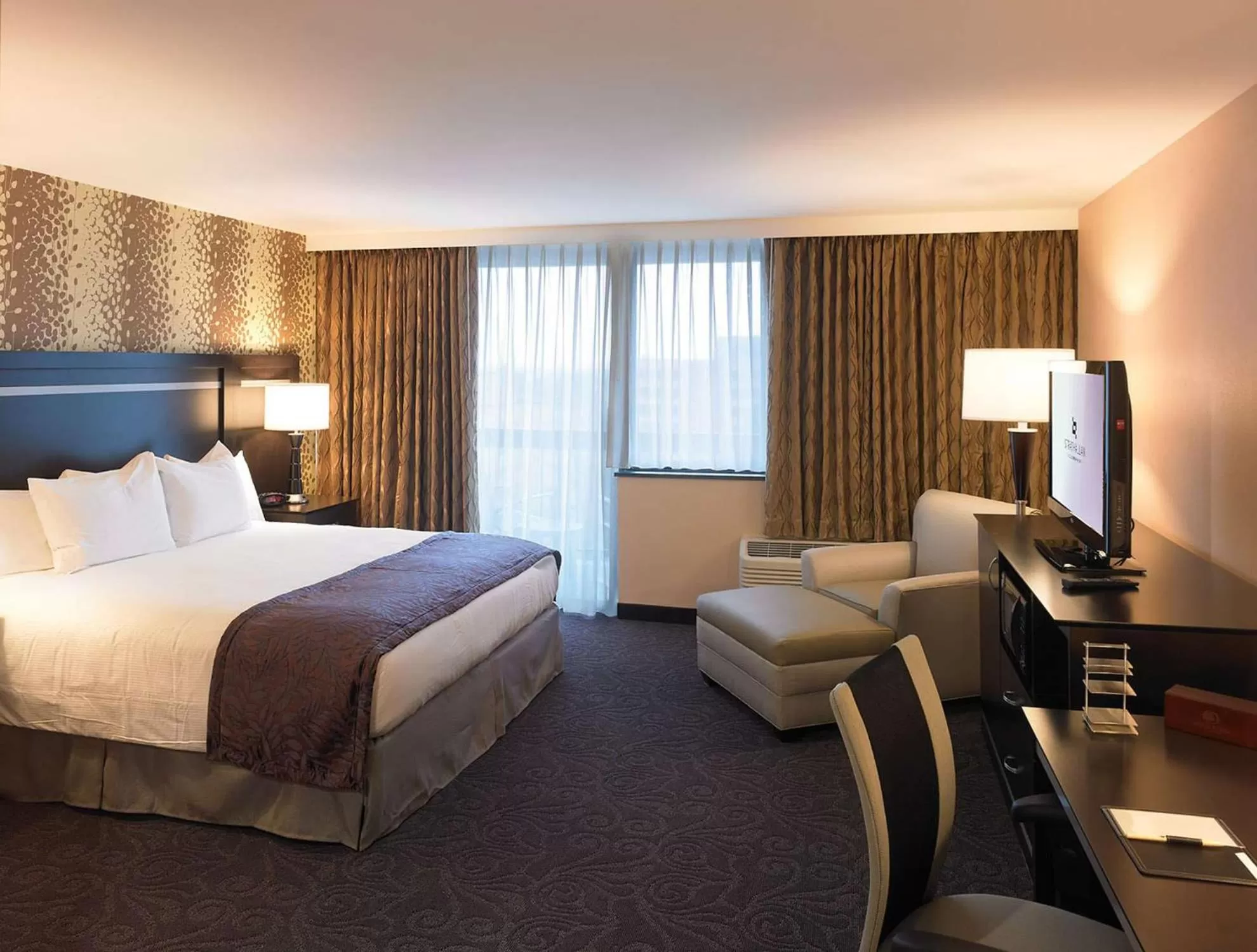 King Room - Hearing Access in The Strathallan - a DoubleTree by Hilton