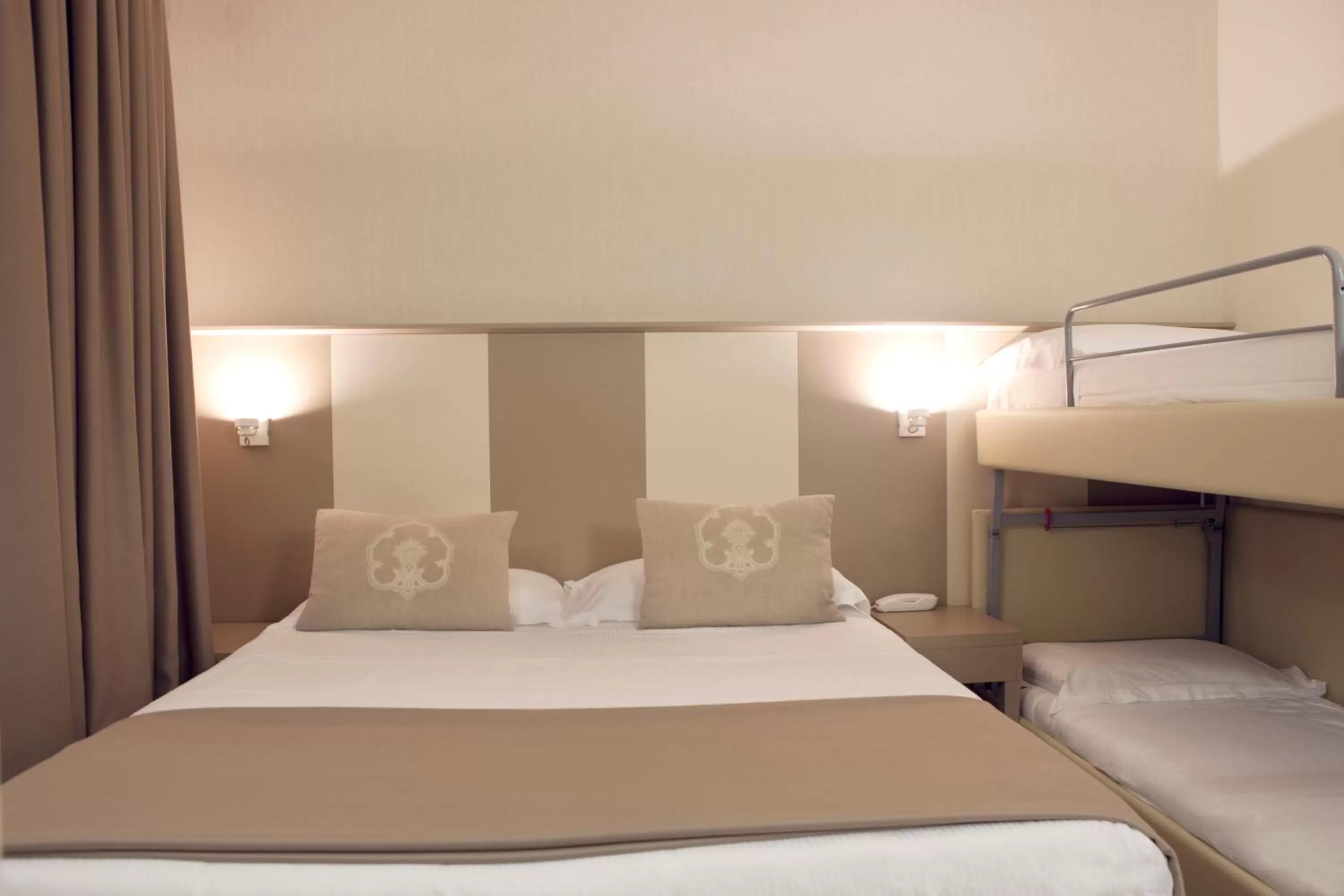 Standard Quadruple Room in L'Hotel