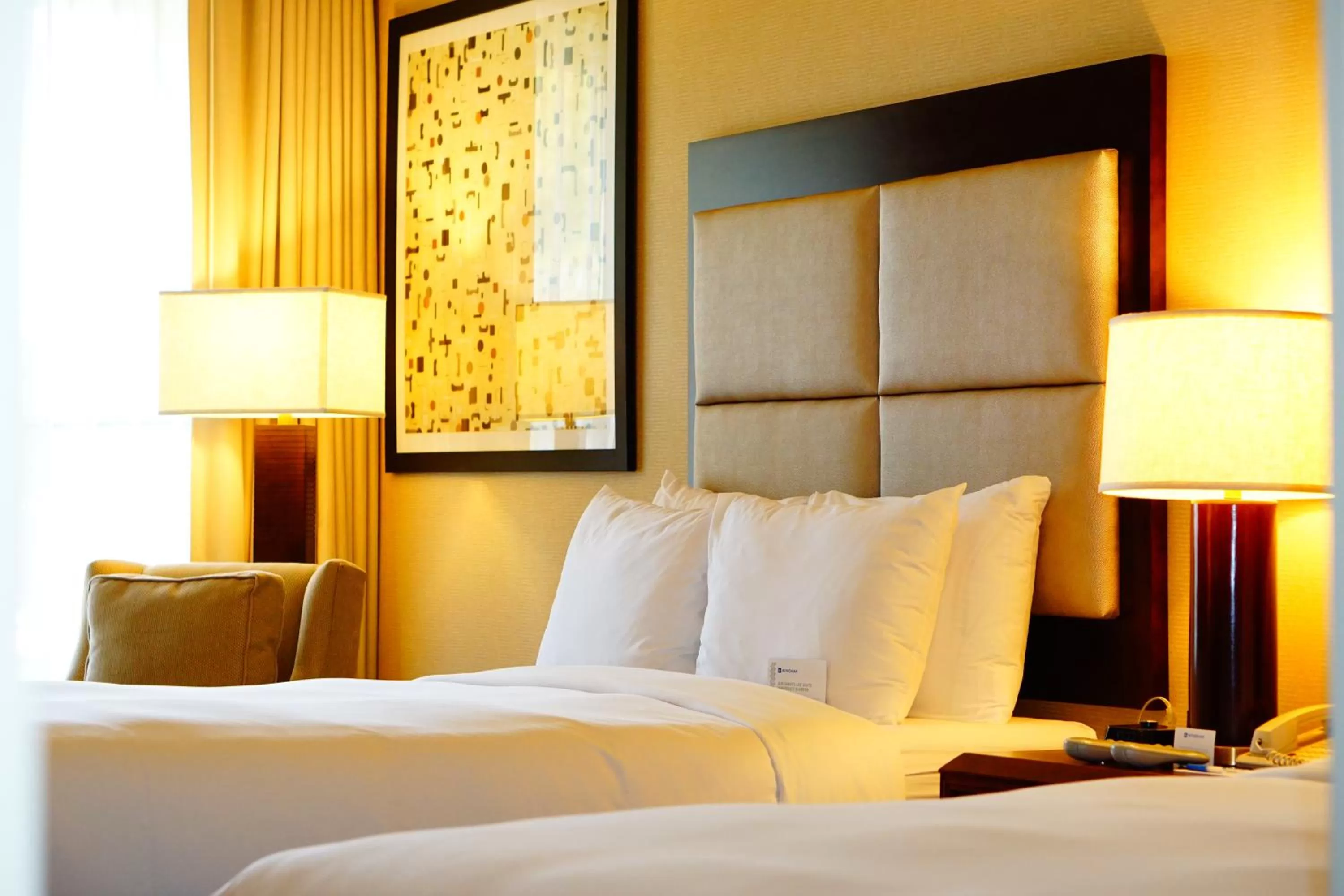 Queen Room with Two Queen Beds - Disability Access in Wyndham Chicago O'Hare