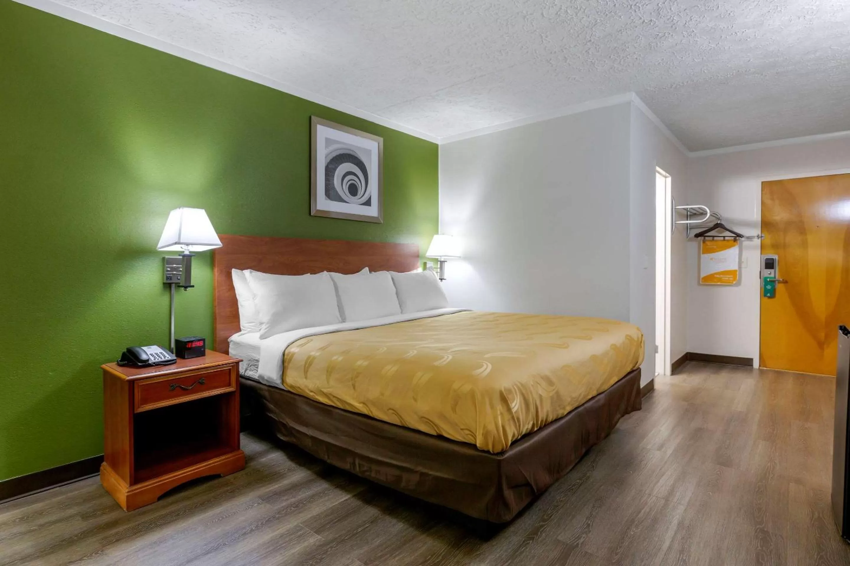 King Room - Non-Smoking in Quality Inn - Roxboro South