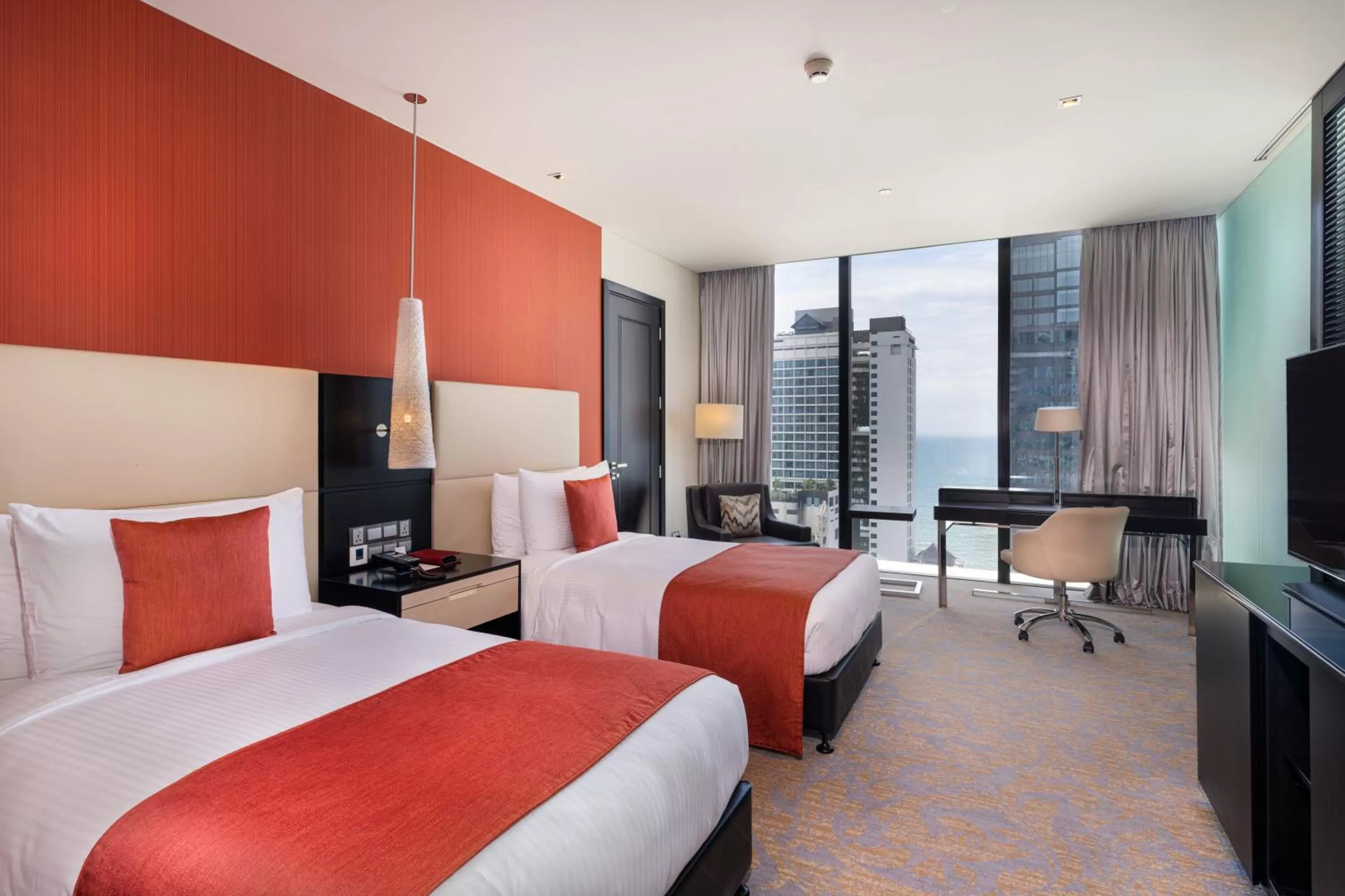 Deluxe Twin Room with Sea View in Movenpick Hotel Colombo