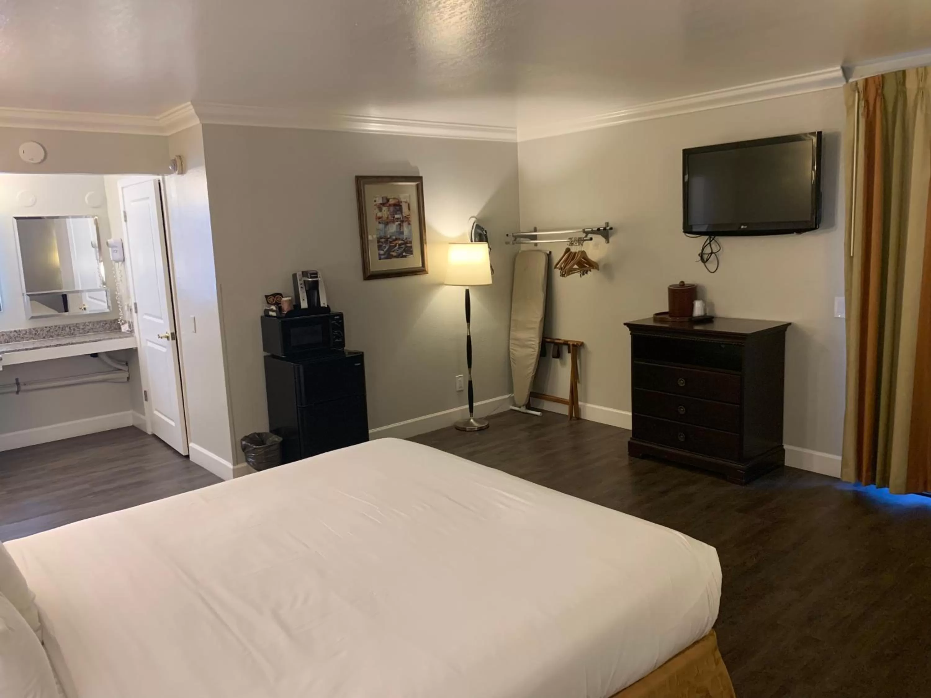 Queen Room - Disability Access in Stargazer Inn and Suites