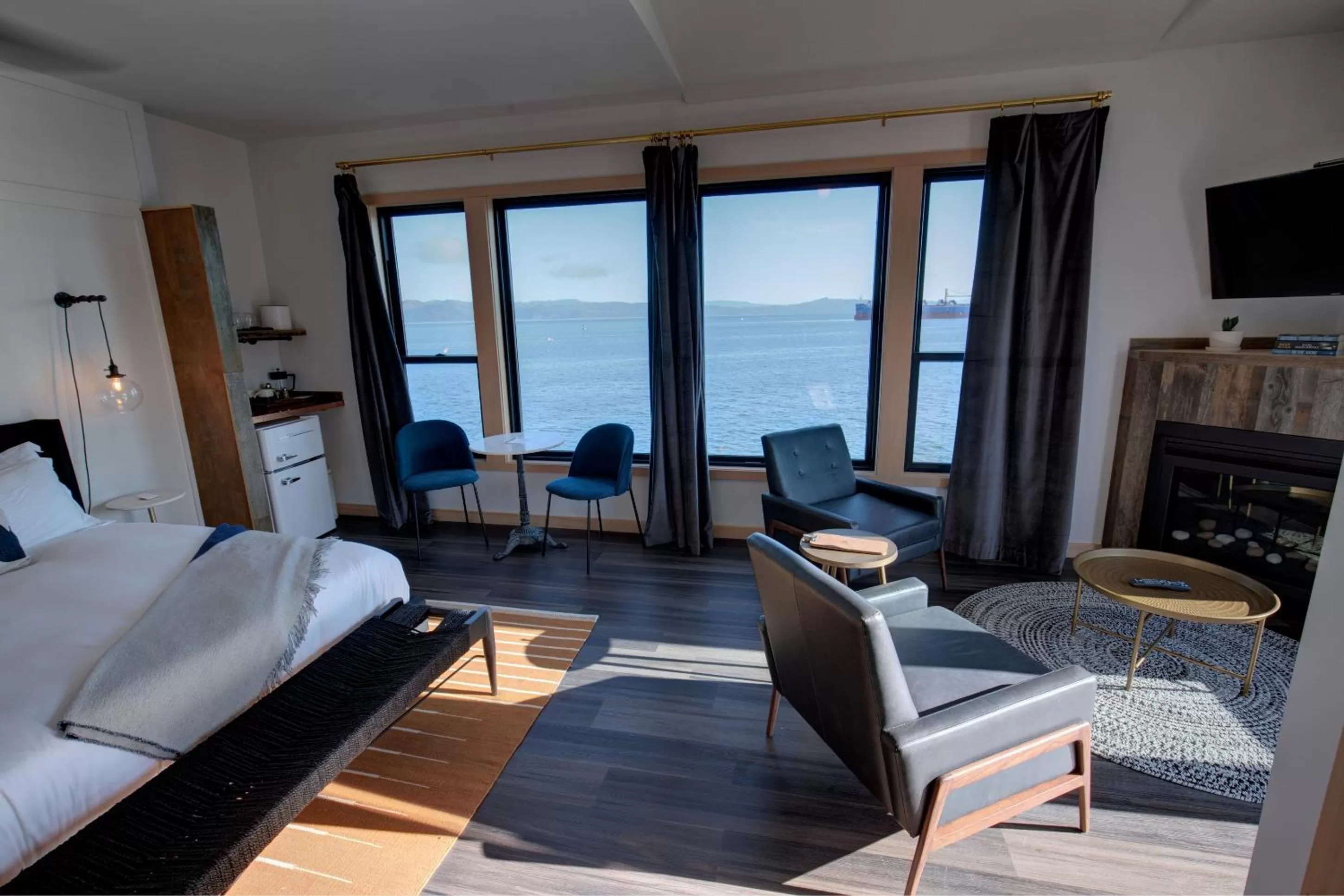 Deluxe King Studio in Bowline Hotel