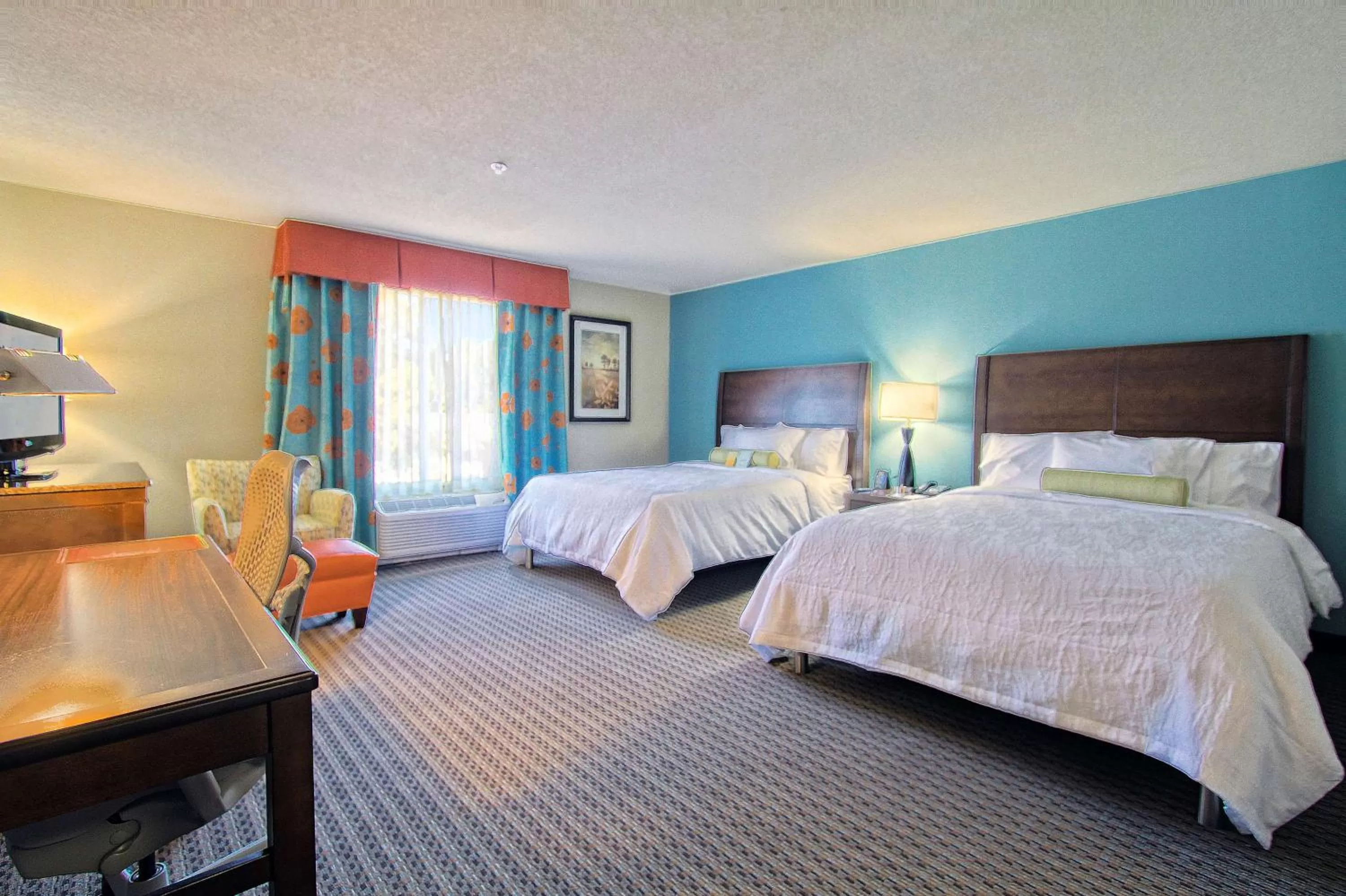 Queen Room with Two Queen Beds and Accessible Tub - Mobility Access in Hilton Garden Inn Midtown Tulsa