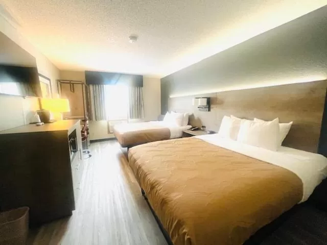 Queen Suite with Two Queen Beds - Non-Smoking in Quality Inn & Suites Ankeny-Des Moines