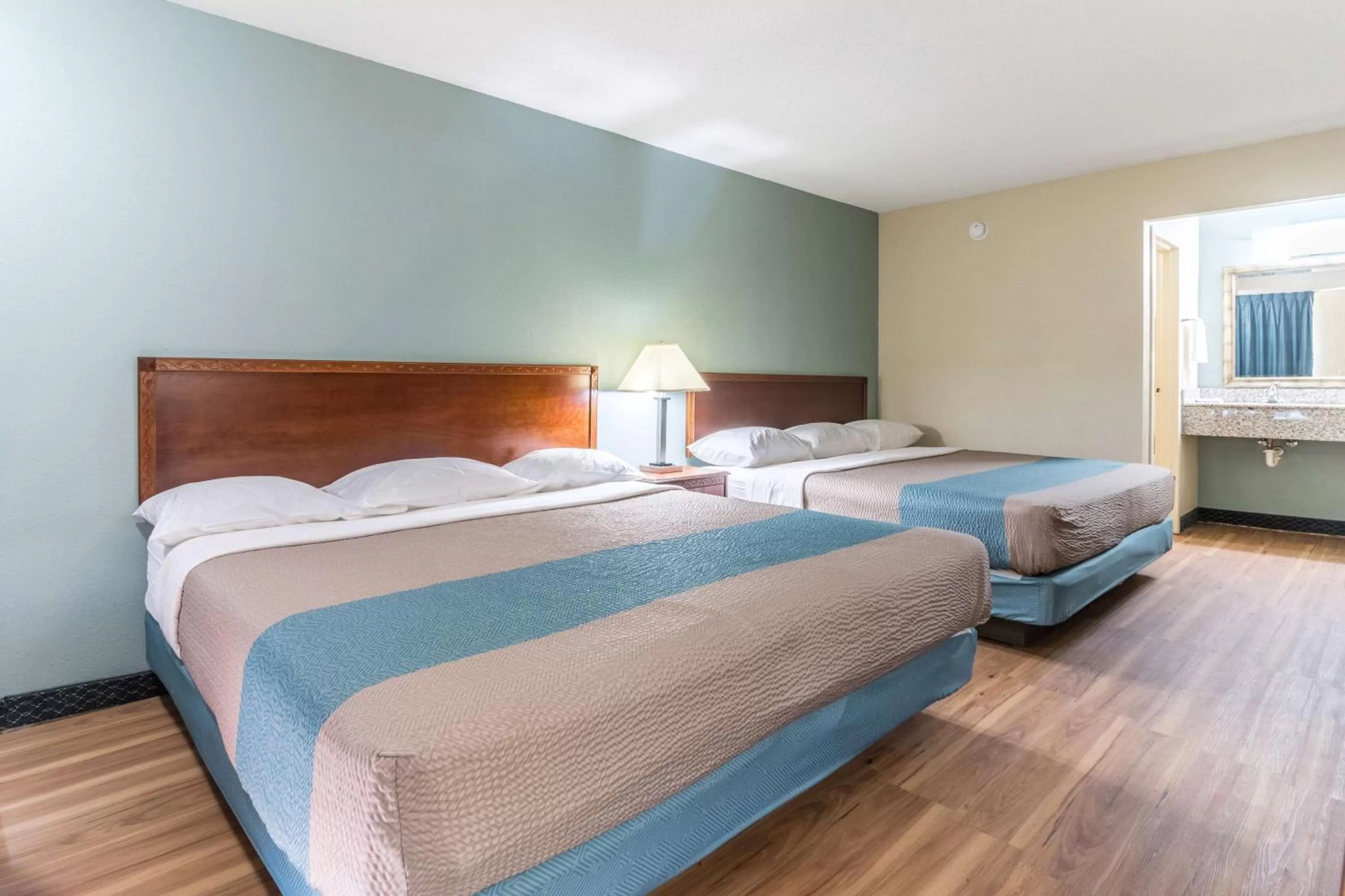 King Room with Two King Beds - single occupancy in Motel 6-Kenly, NC