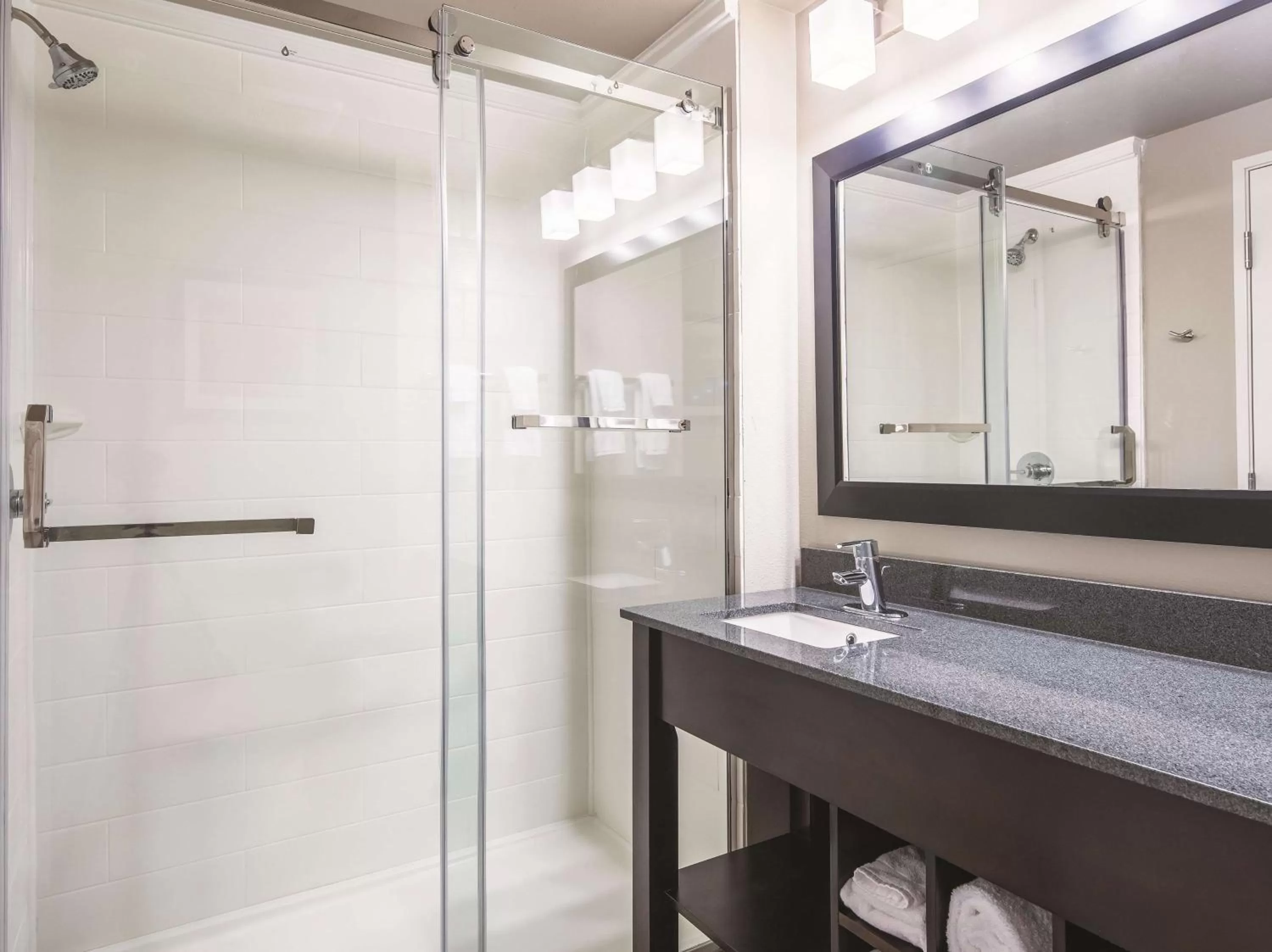 Executive King Room with Sofa Bed/Non-Smoking in La Quinta Inn & Suites by Wyndham Walla Walla