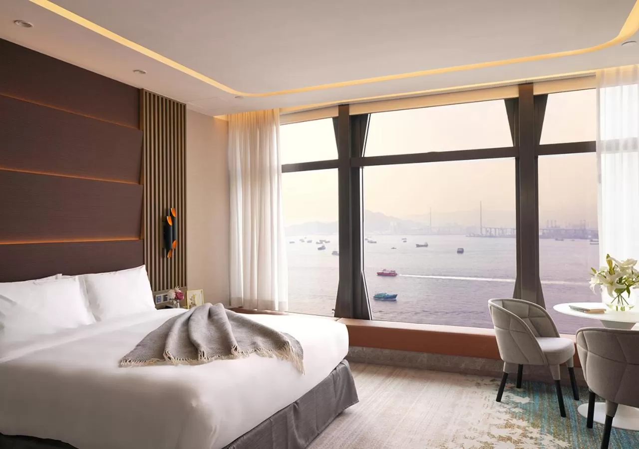 Upper Harbor King Room in One-Eight-One Hotel & Serviced Residences