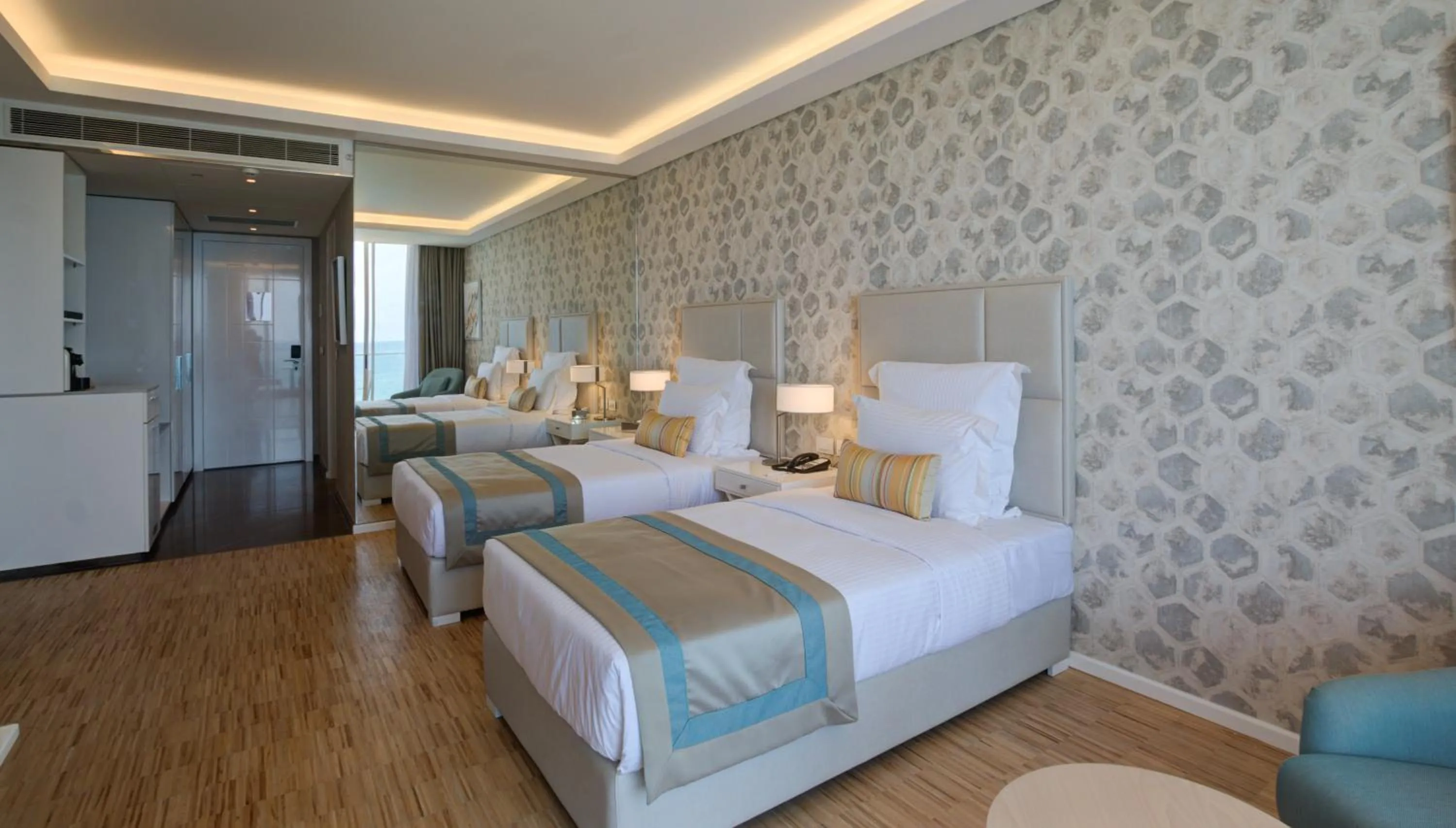 Twin Premium Bay Room in Lancaster Eden Bay