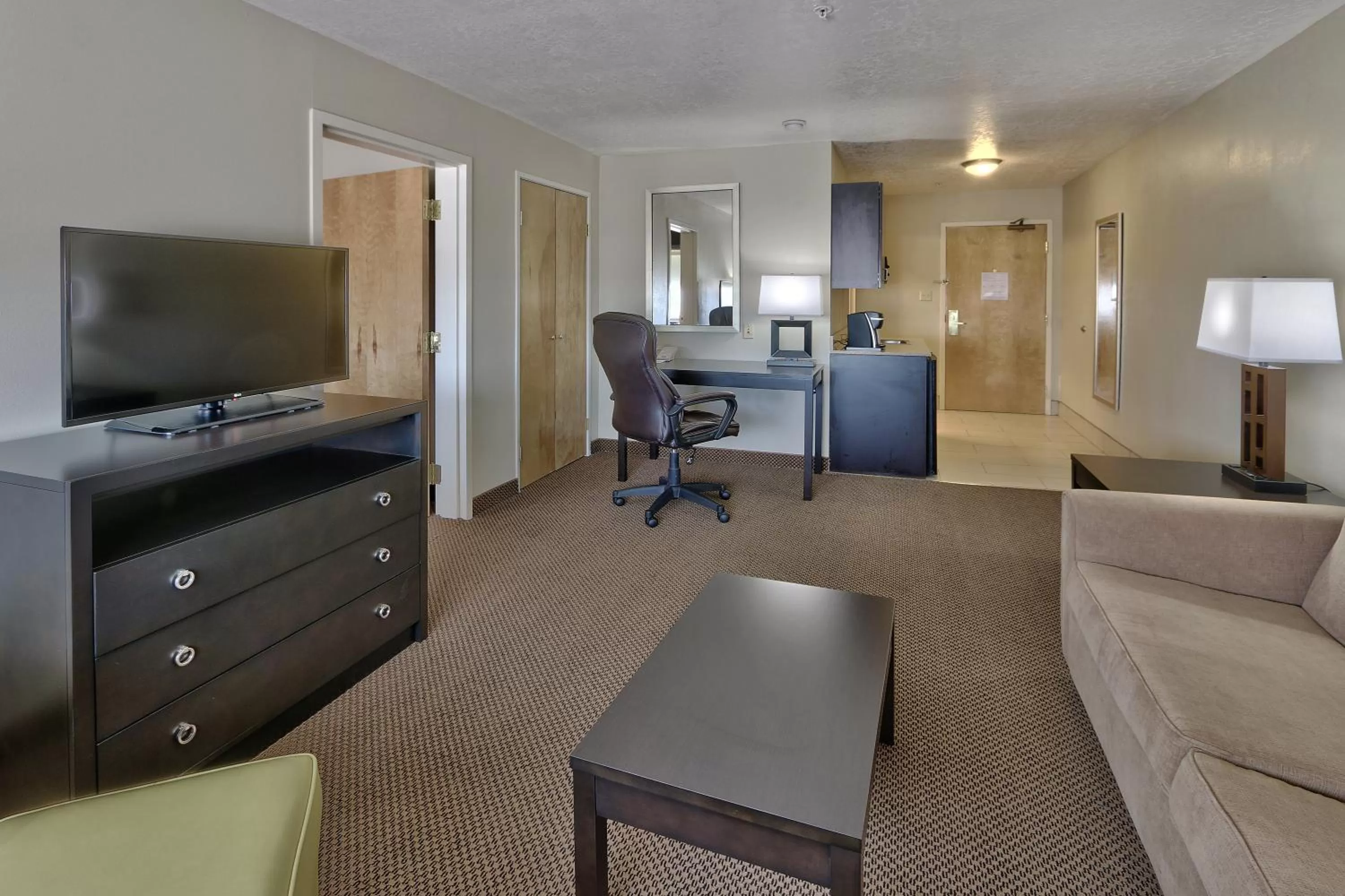 King Suite in Holiday Inn & Suites Albuquerque Airport by IHG