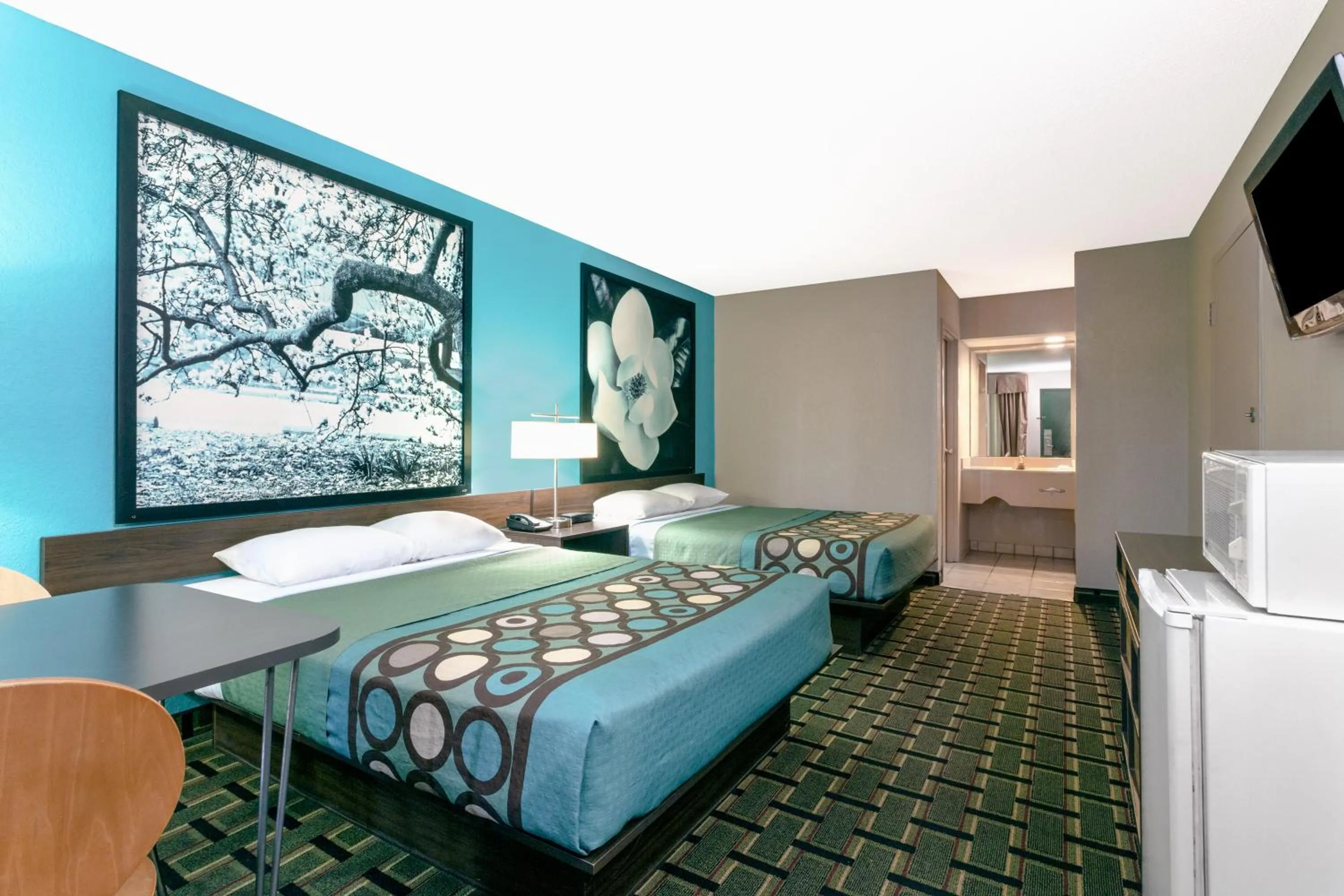 Queen Room with Two Queen Beds - Non-Smoking in Super 8 by Wyndham Brunswick South I-95